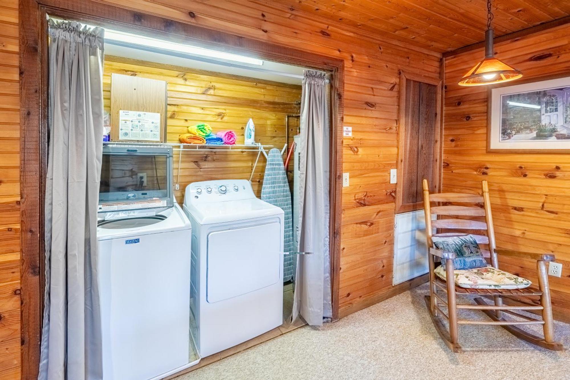 Chalet Heavenly View, Hot Tub, 3 King Beds, Pool Table *