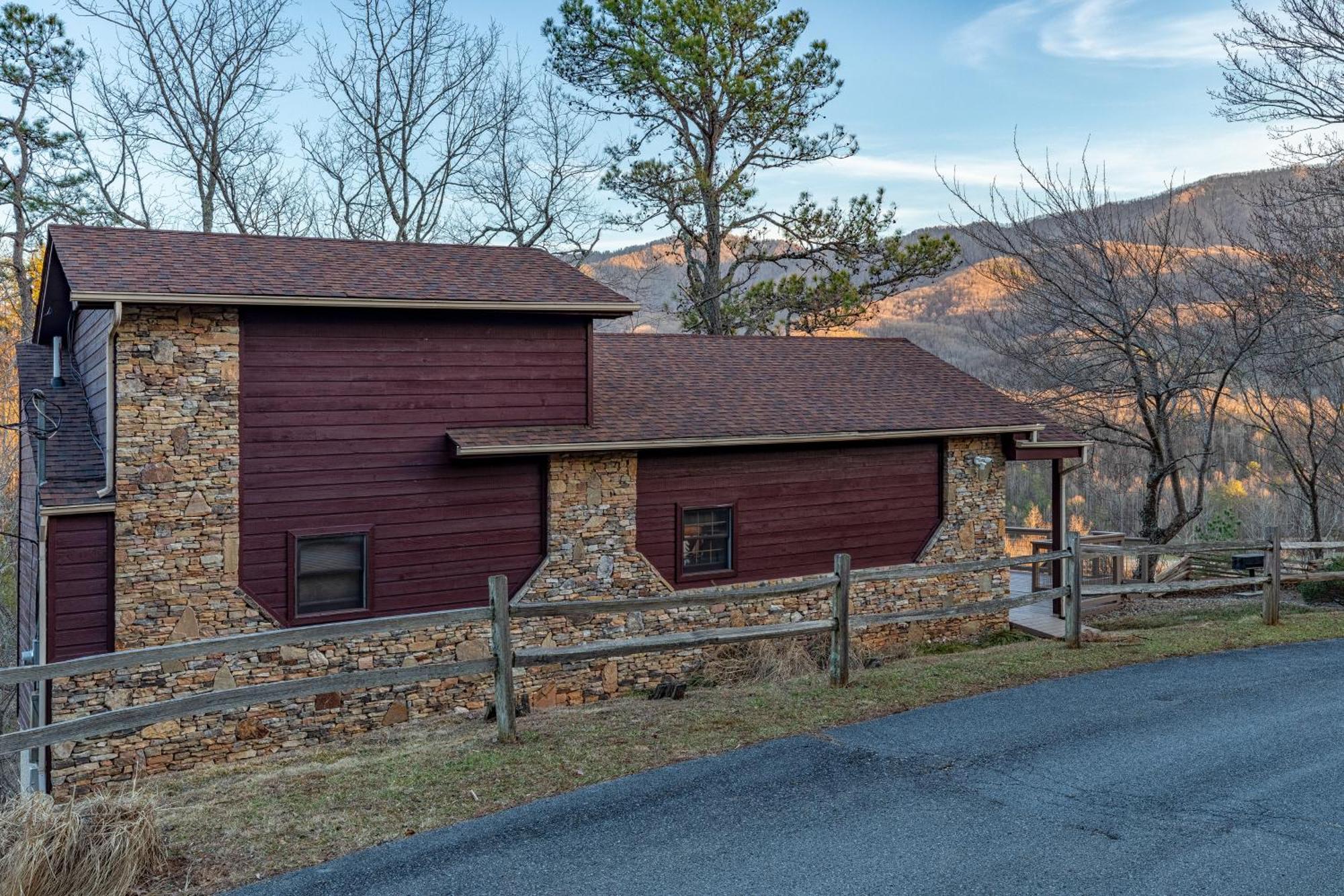Chalet Heavenly View, Hot Tub, 3 King Beds, Pool Table *