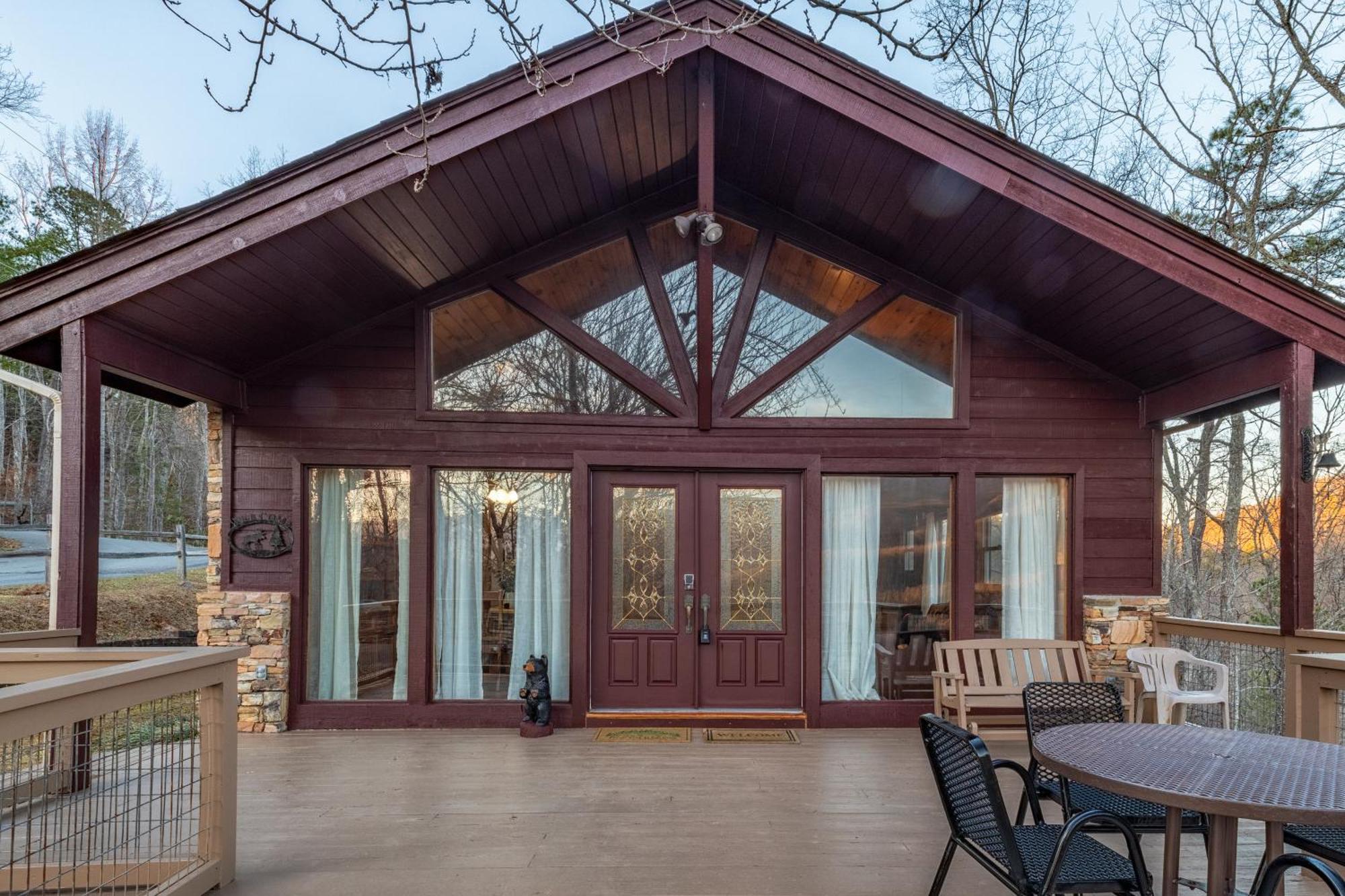 Heavenly View, Hot Tub, 3 King Beds, Pool Table *