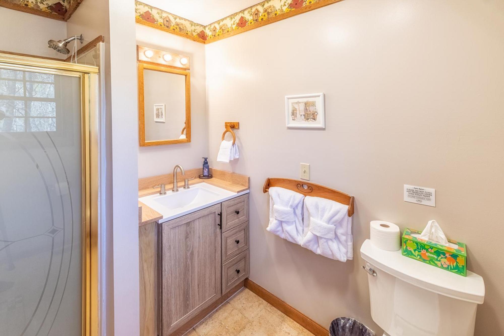 Heavenly View, Hot Tub, 3 King Beds, Pool Table * Gatlinburg