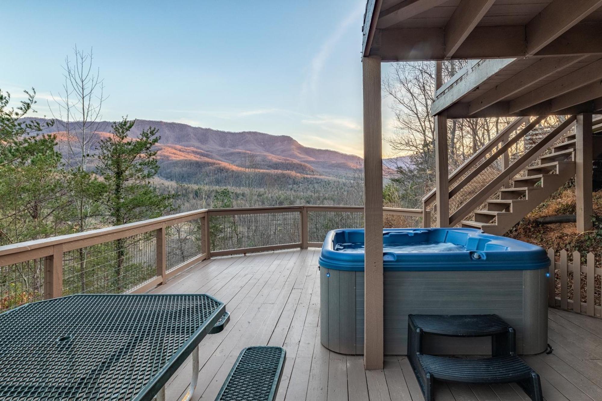 Chalet Heavenly View, Hot Tub, 3 King Beds, Pool Table