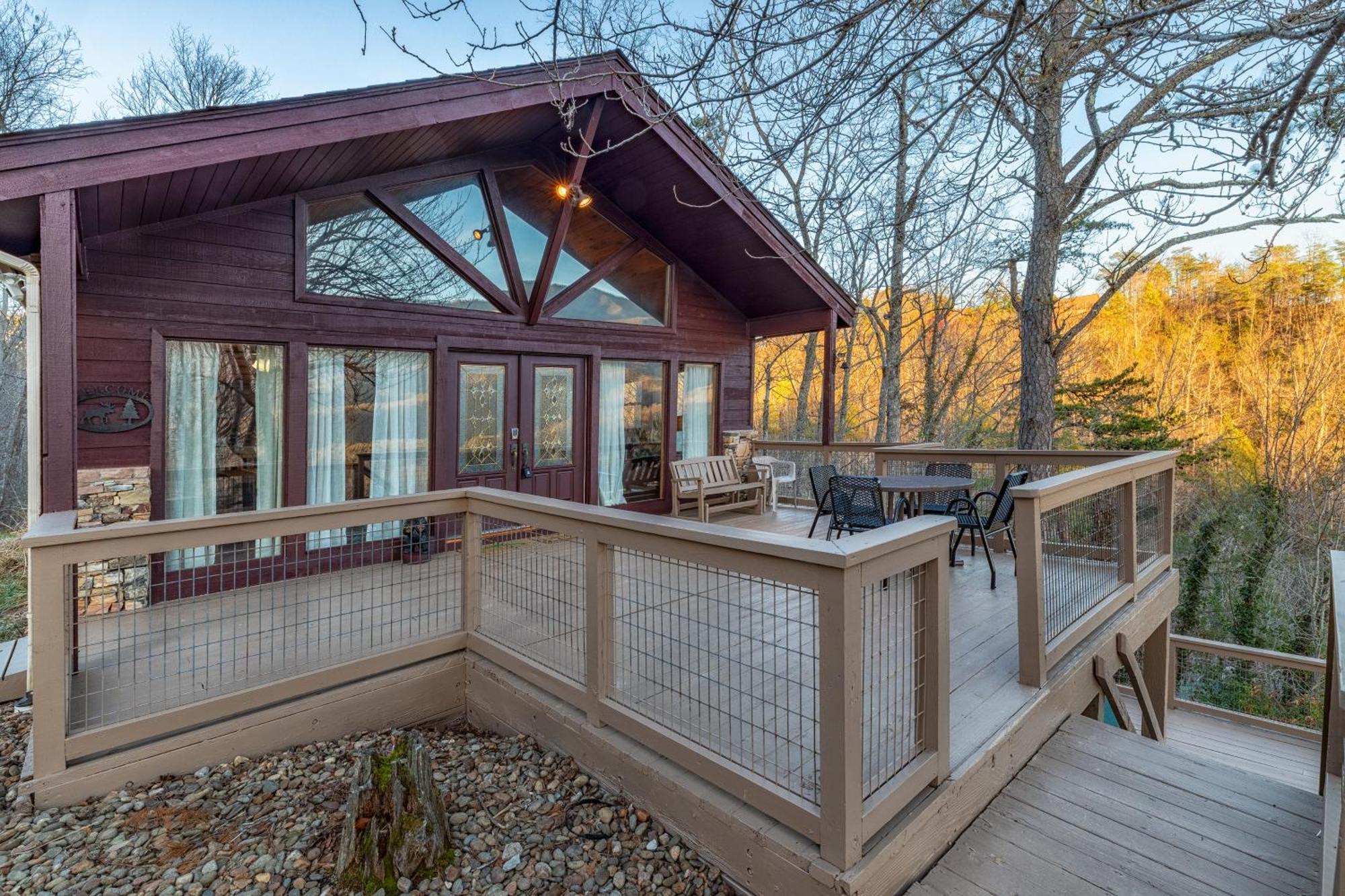 Heavenly View, Hot Tub, 3 King Beds, Pool Table