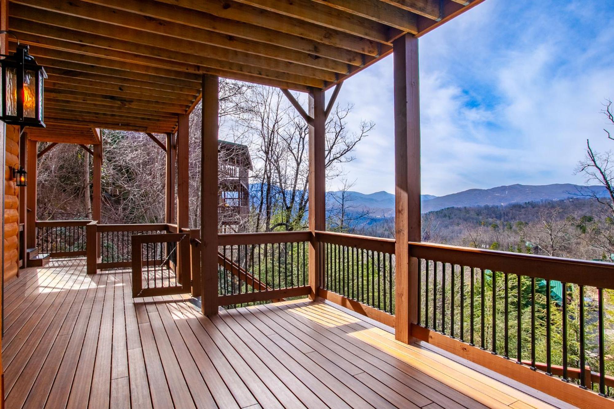 Majesty With Mtn View, Hot Tub And Game