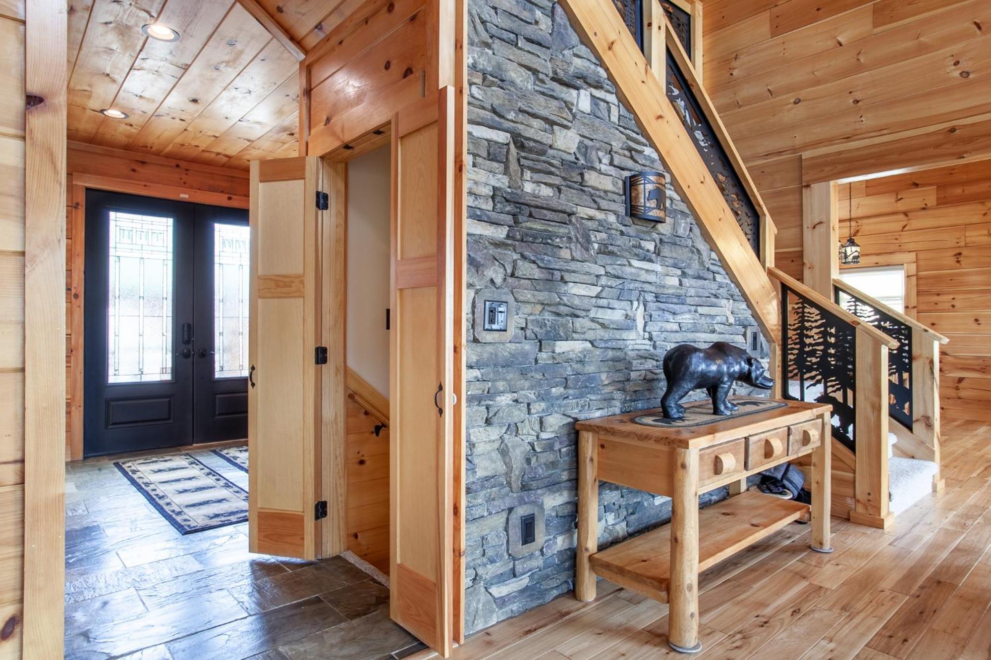 Holiday home Majesty With Mtn View, Hot Tub And Game