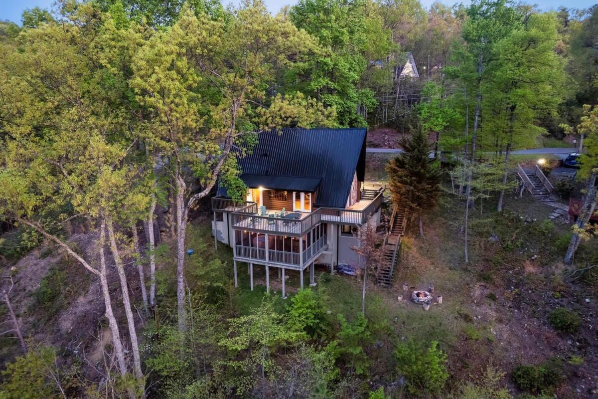 Great Views Game - Hot Tub - Fire Pit Holiday home Gatlinburg