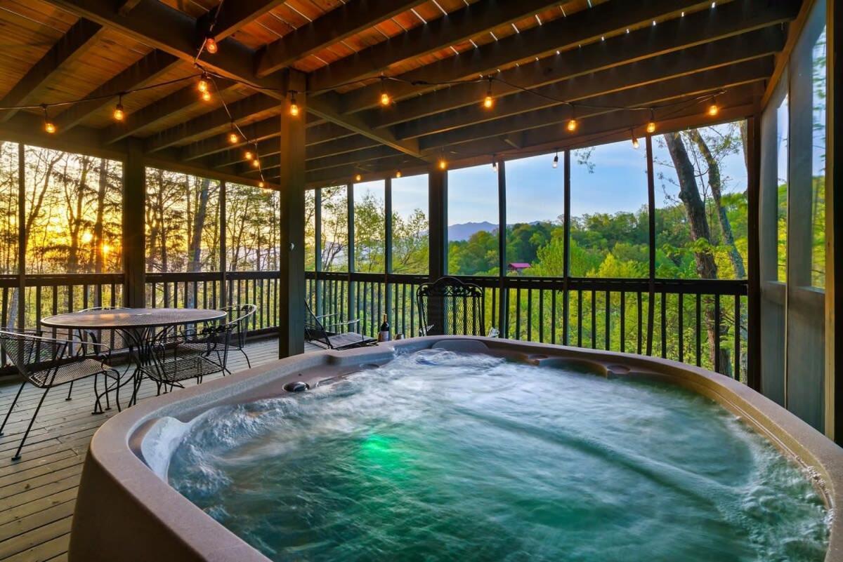 Great Views Game - Hot Tub - Fire Pit Holiday home Gatlinburg