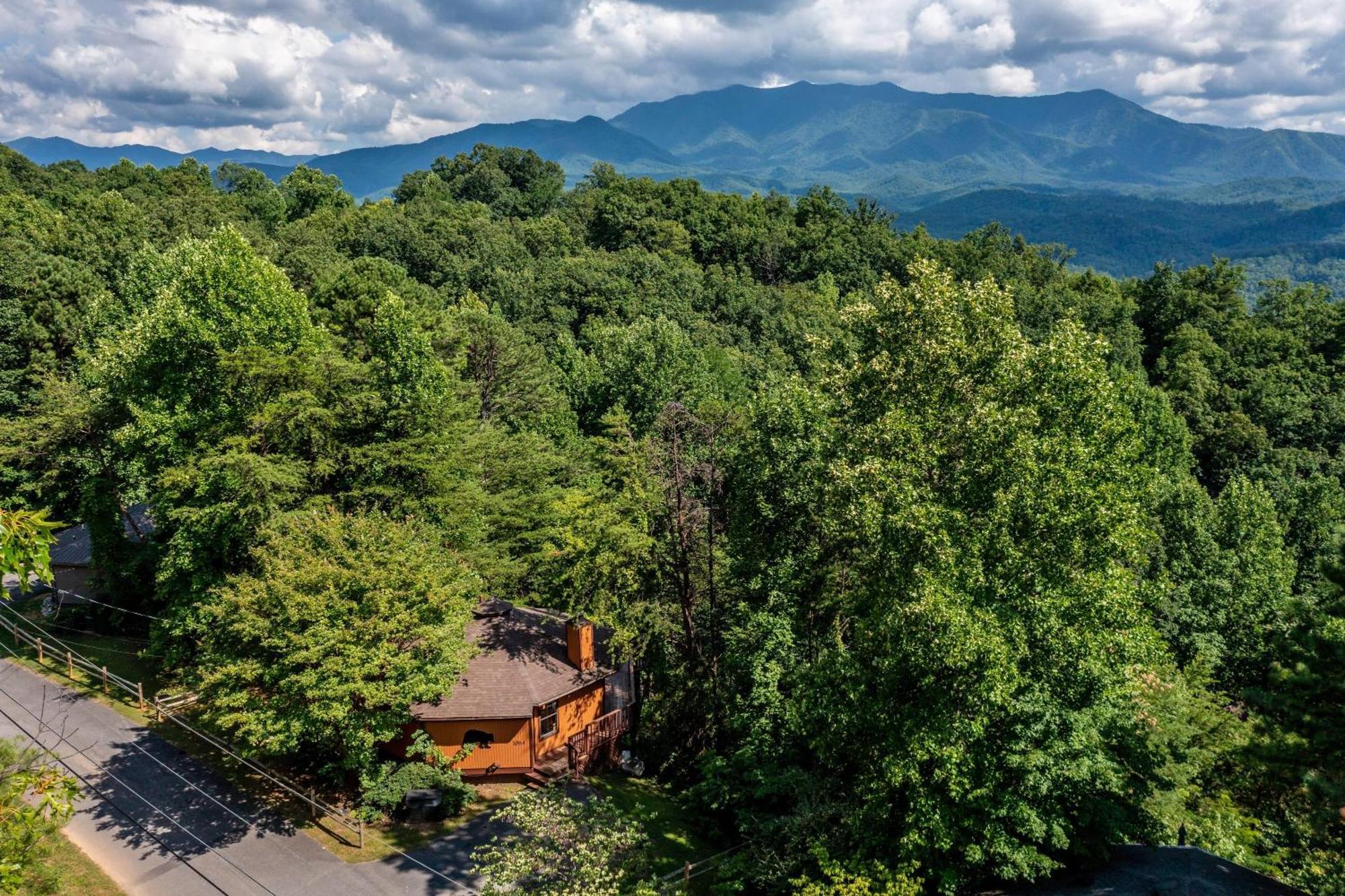 Family Friendly Great Views Game & Hot Tub Holiday home *