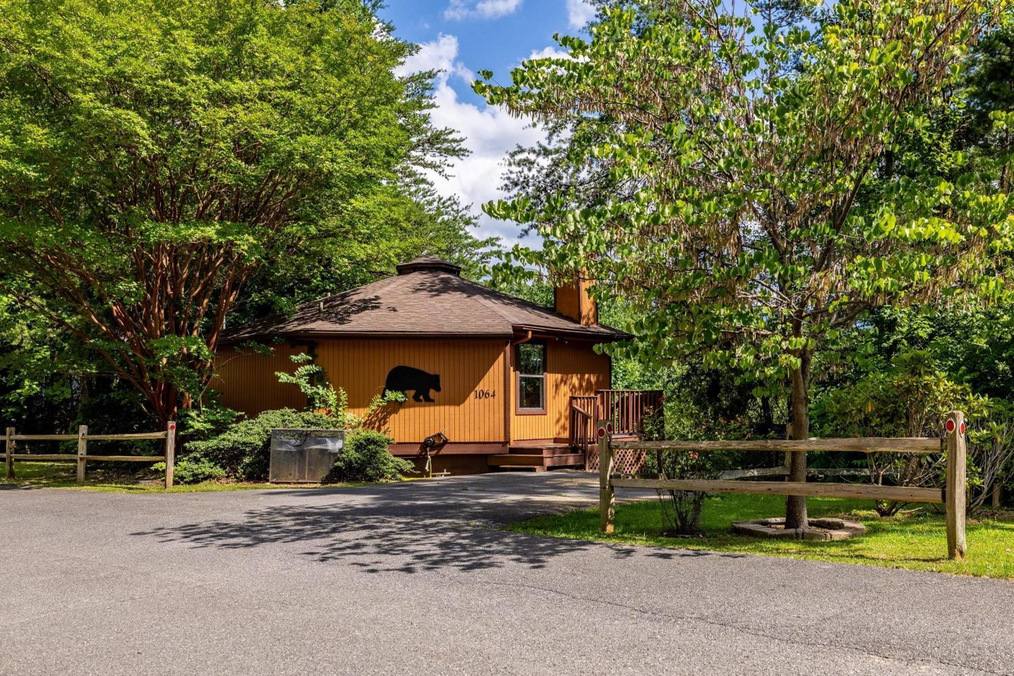 Family Friendly Great Views Game & Hot Tub Gatlinburg