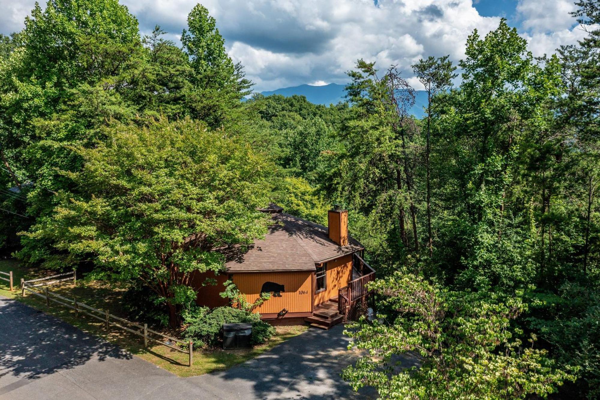 Family Friendly Great Views Game & Hot Tub Holiday home Gatlinburg