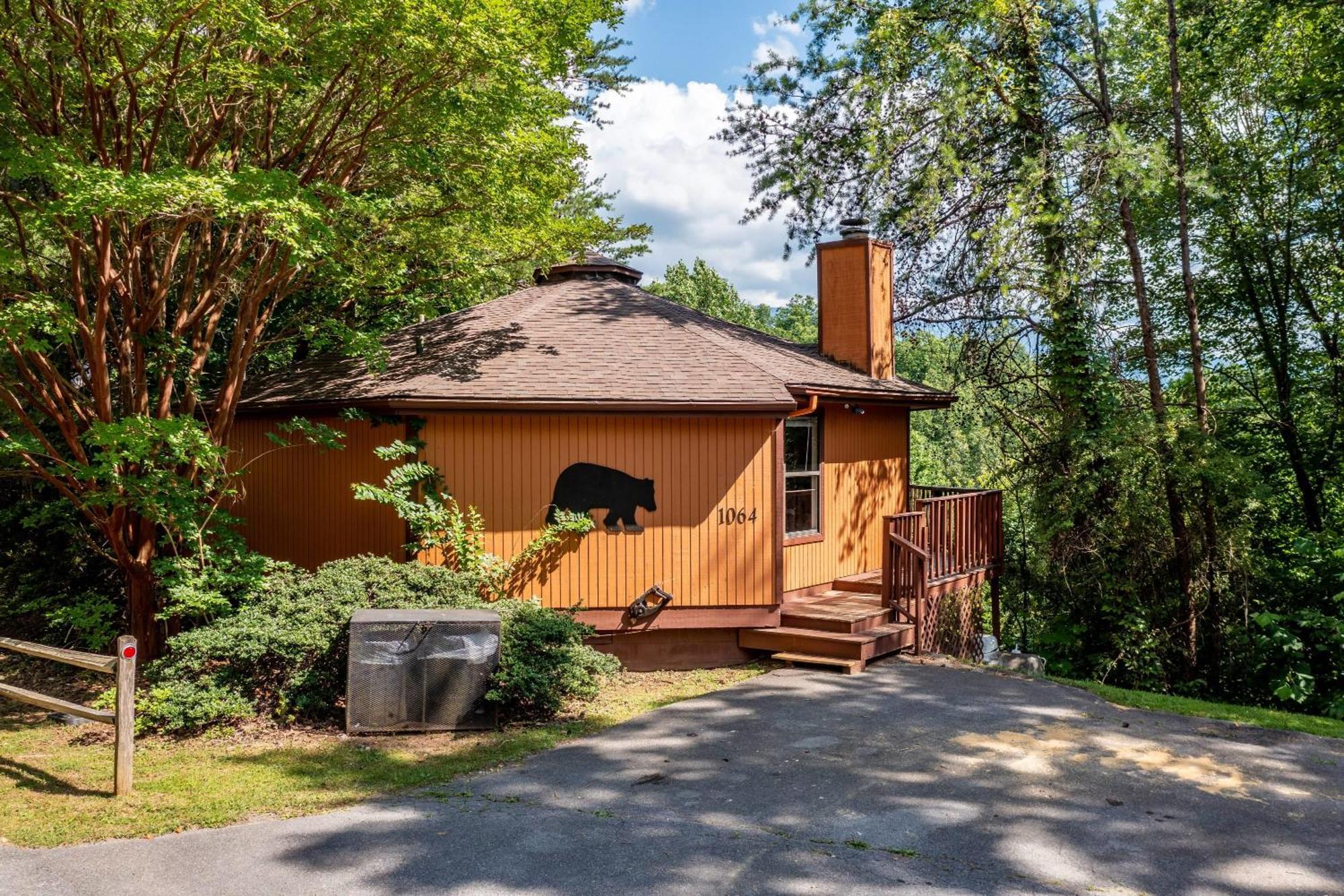 Family Friendly Great Views Game & Hot Tub * Gatlinburg