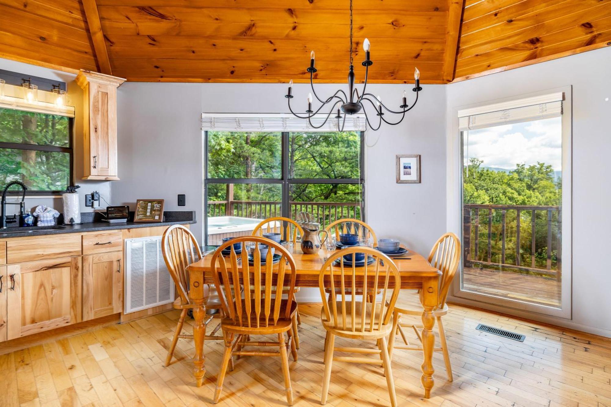Family Friendly Great Views Game & Hot Tub