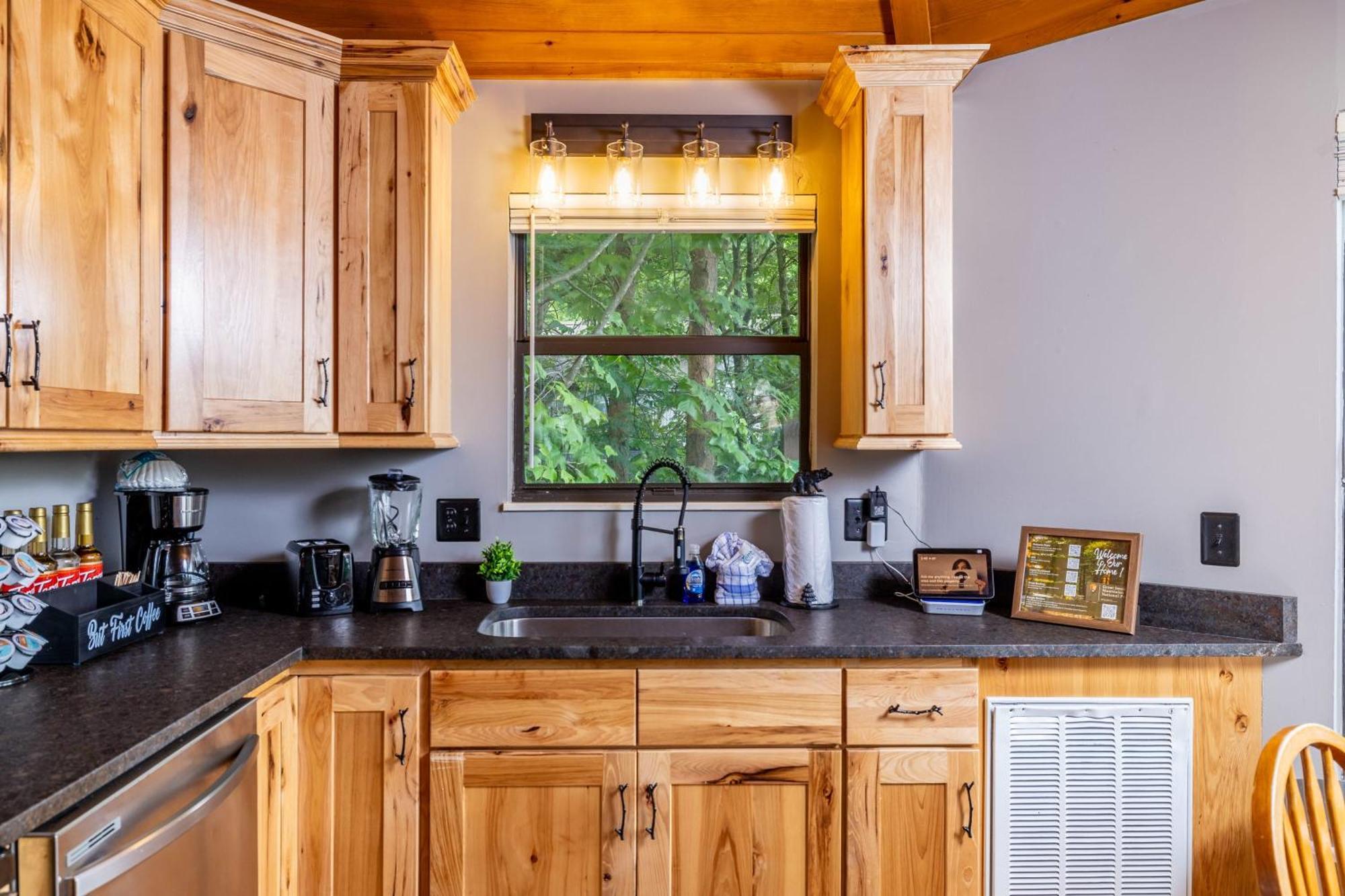 Family Friendly Great Views Game & Hot Tub Holiday home *