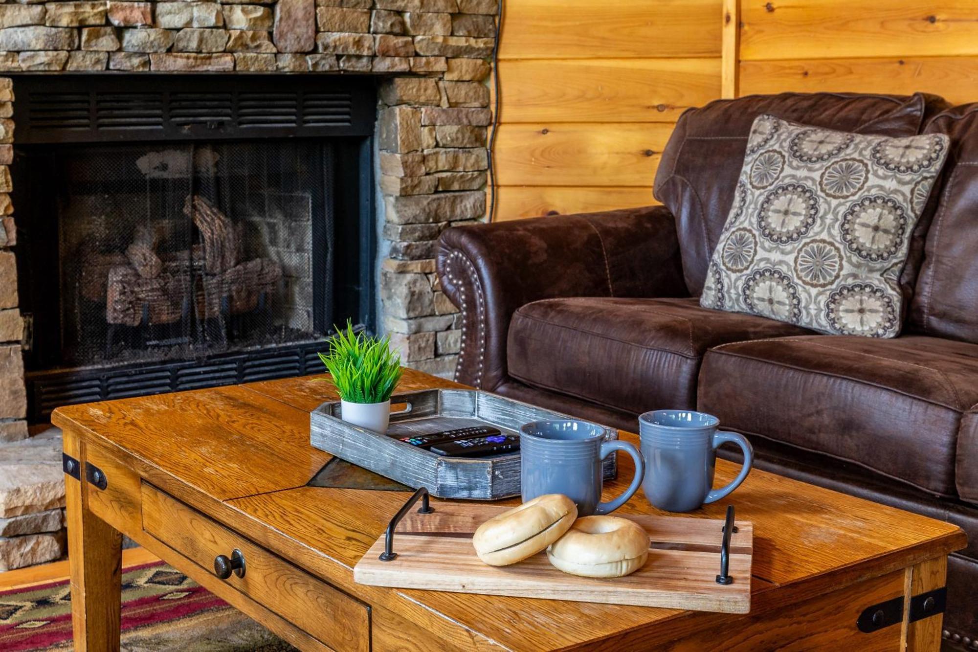 Family Friendly Great Views Game & Hot Tub Gatlinburg