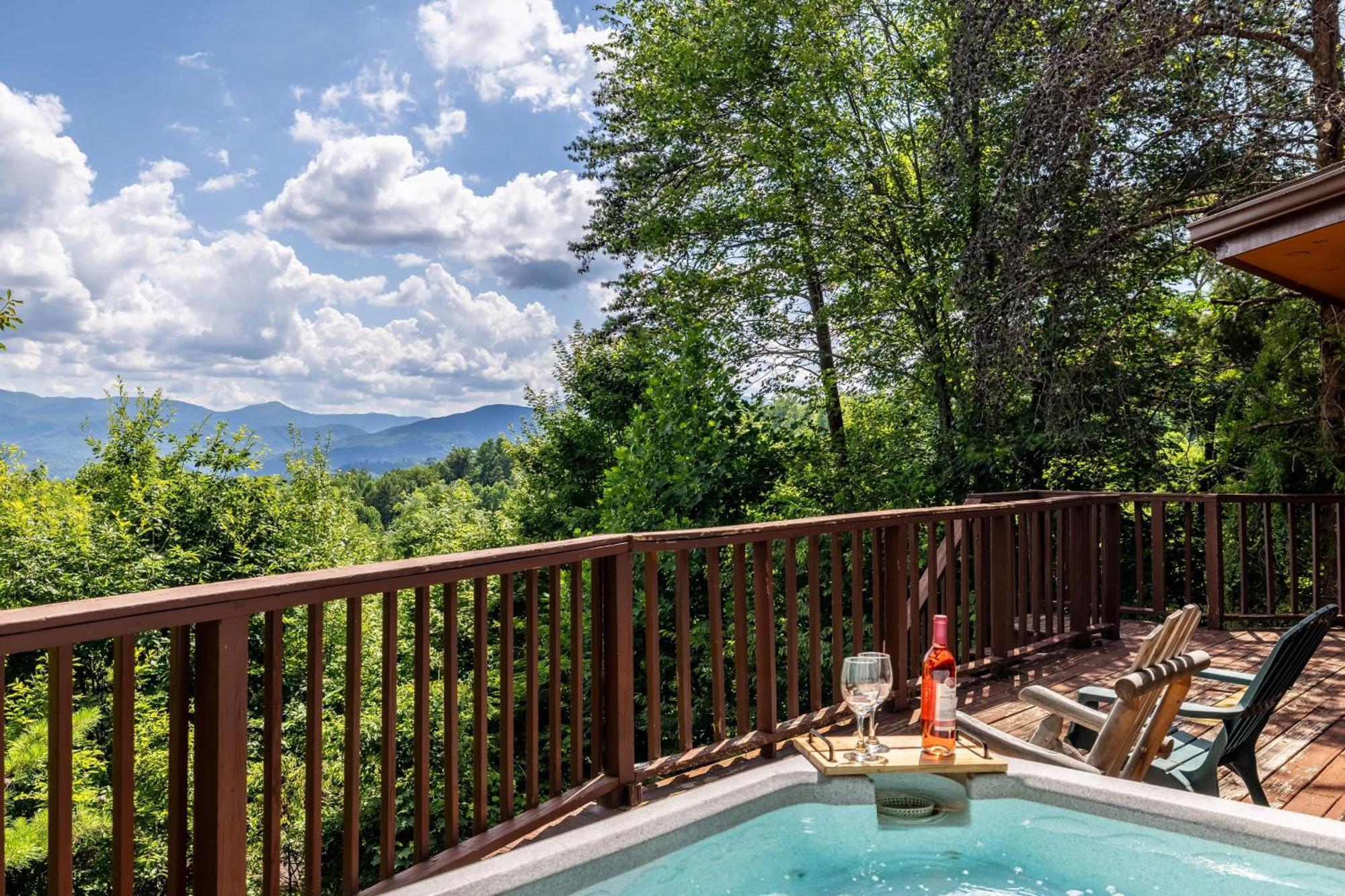 Family Friendly Great Views Game & Hot Tub Holiday home Gatlinburg