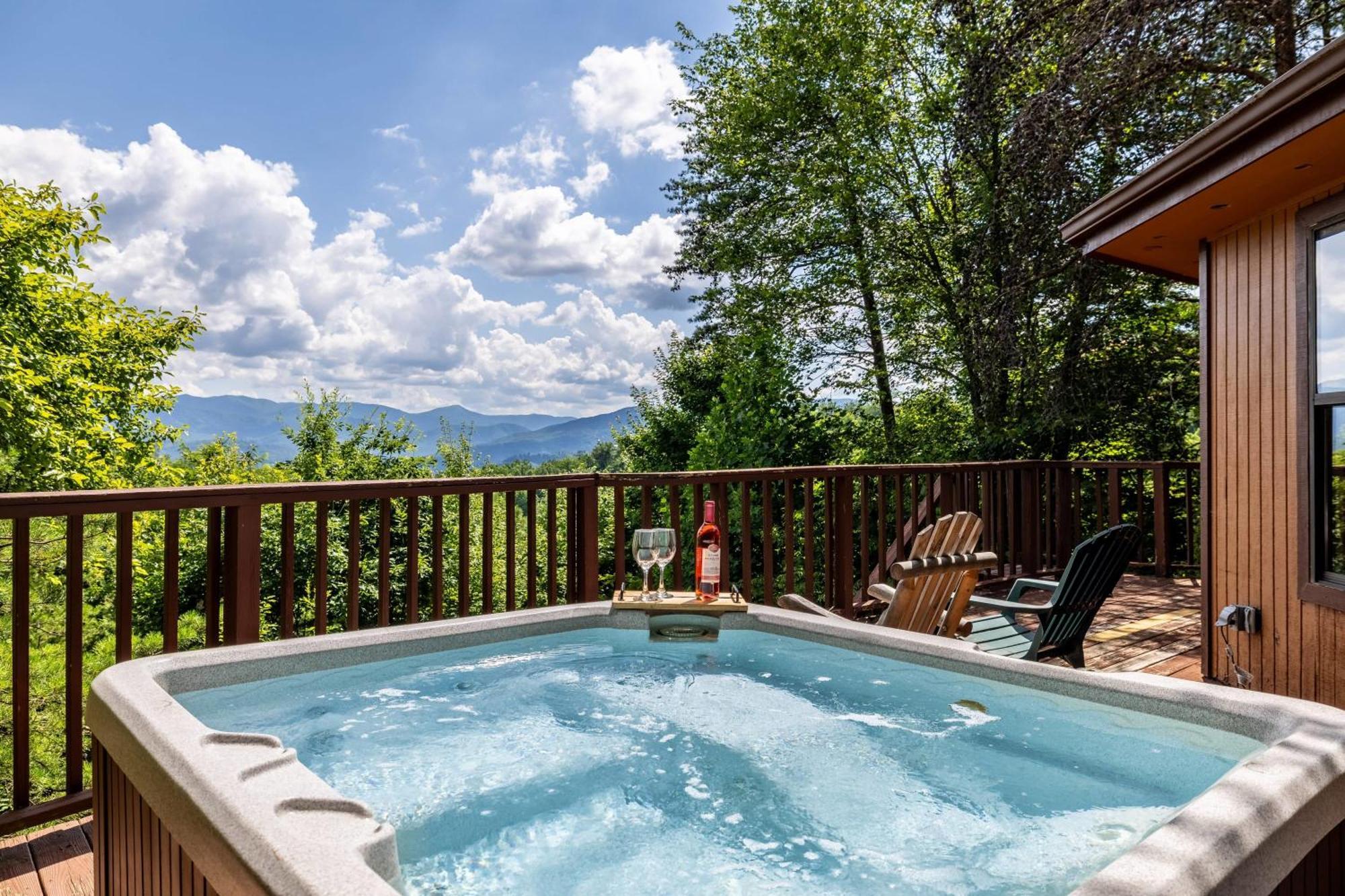 Family Friendly Great Views Game & Hot Tub *
