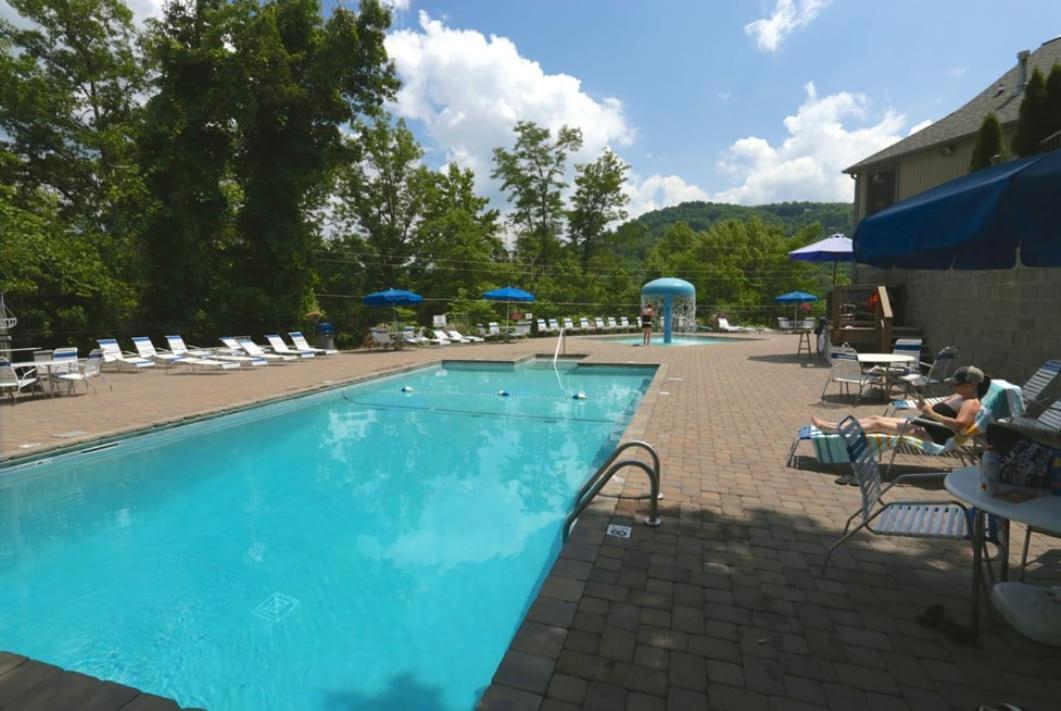 Great Family Vacation - Theatre - Games - Hot Tub * Gatlinburg