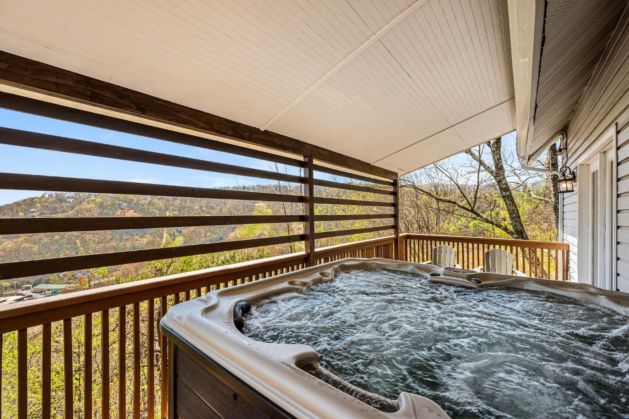 Chalet Great Family Vacation - Theatre - Games - Hot Tub *