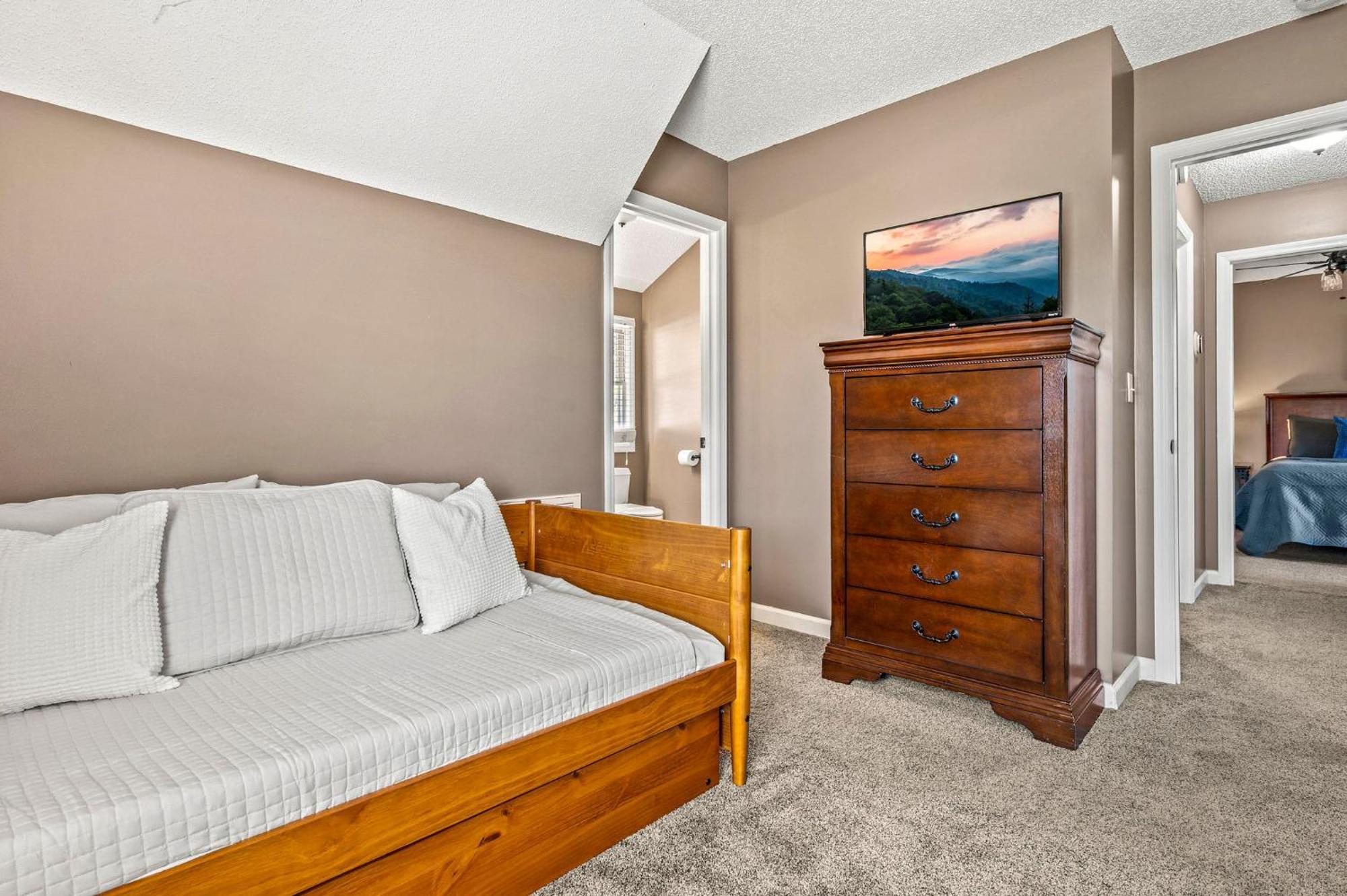 Great Family Vacation - Theatre - Games - Hot Tub Chalet *