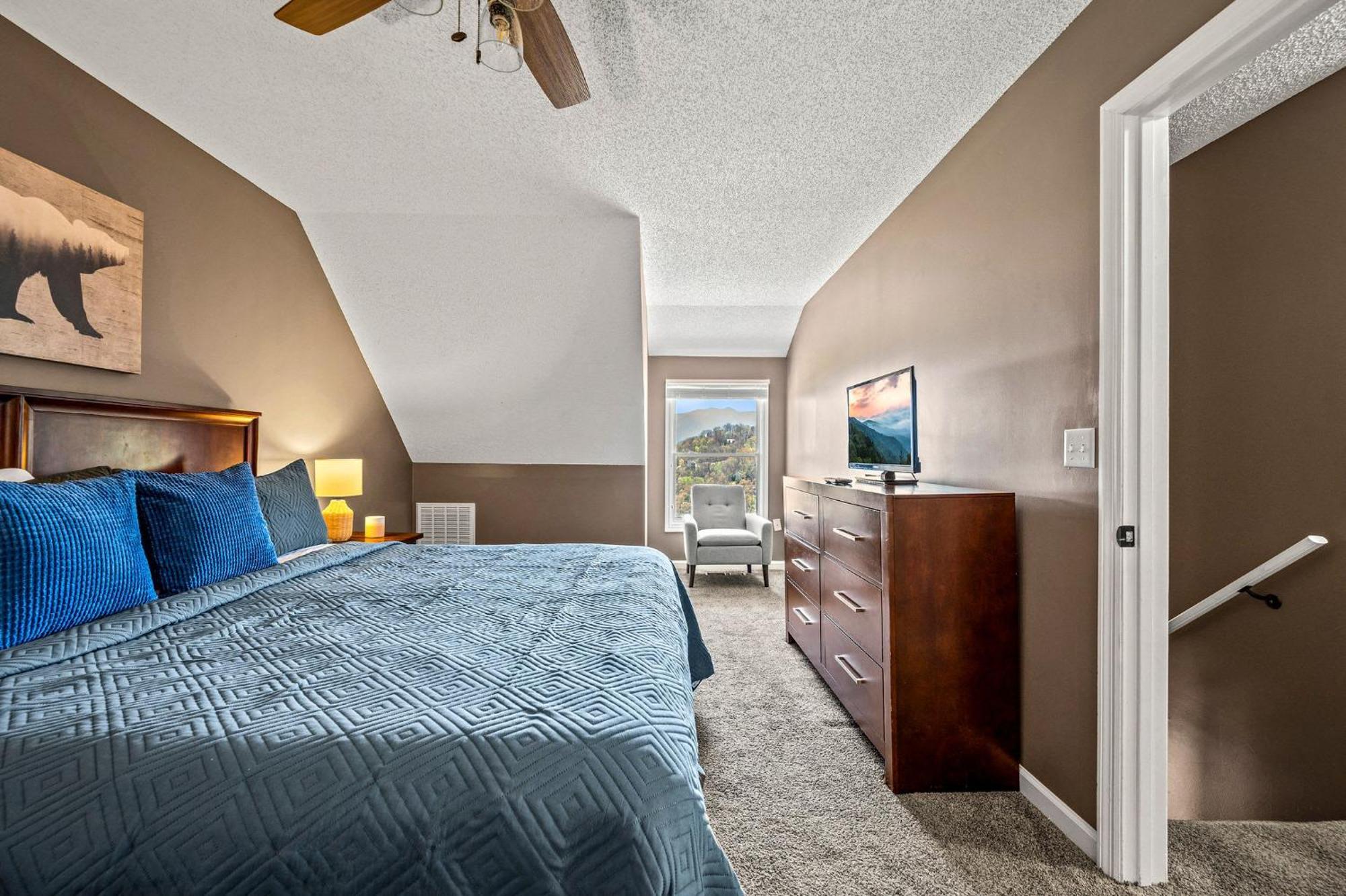 Great Family Vacation - Theatre - Games - Hot Tub Chalet