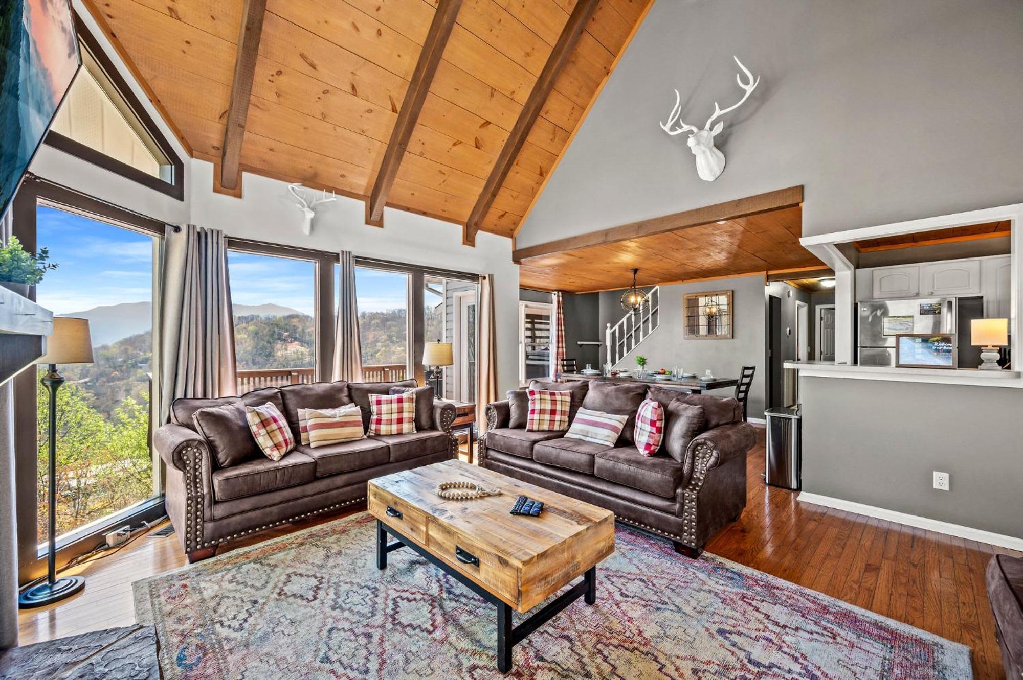 Chalet Great Family Vacation - Theatre - Games - Hot Tub Gatlinburg