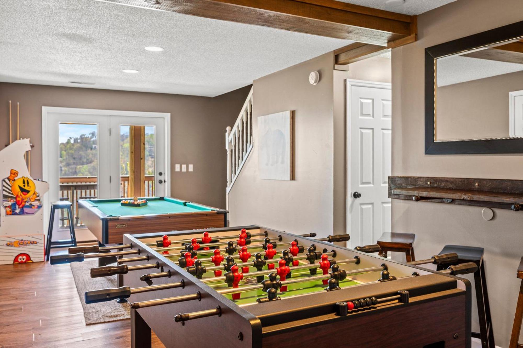 Great Family Vacation - Theatre - Games - Hot Tub Gatlinburg