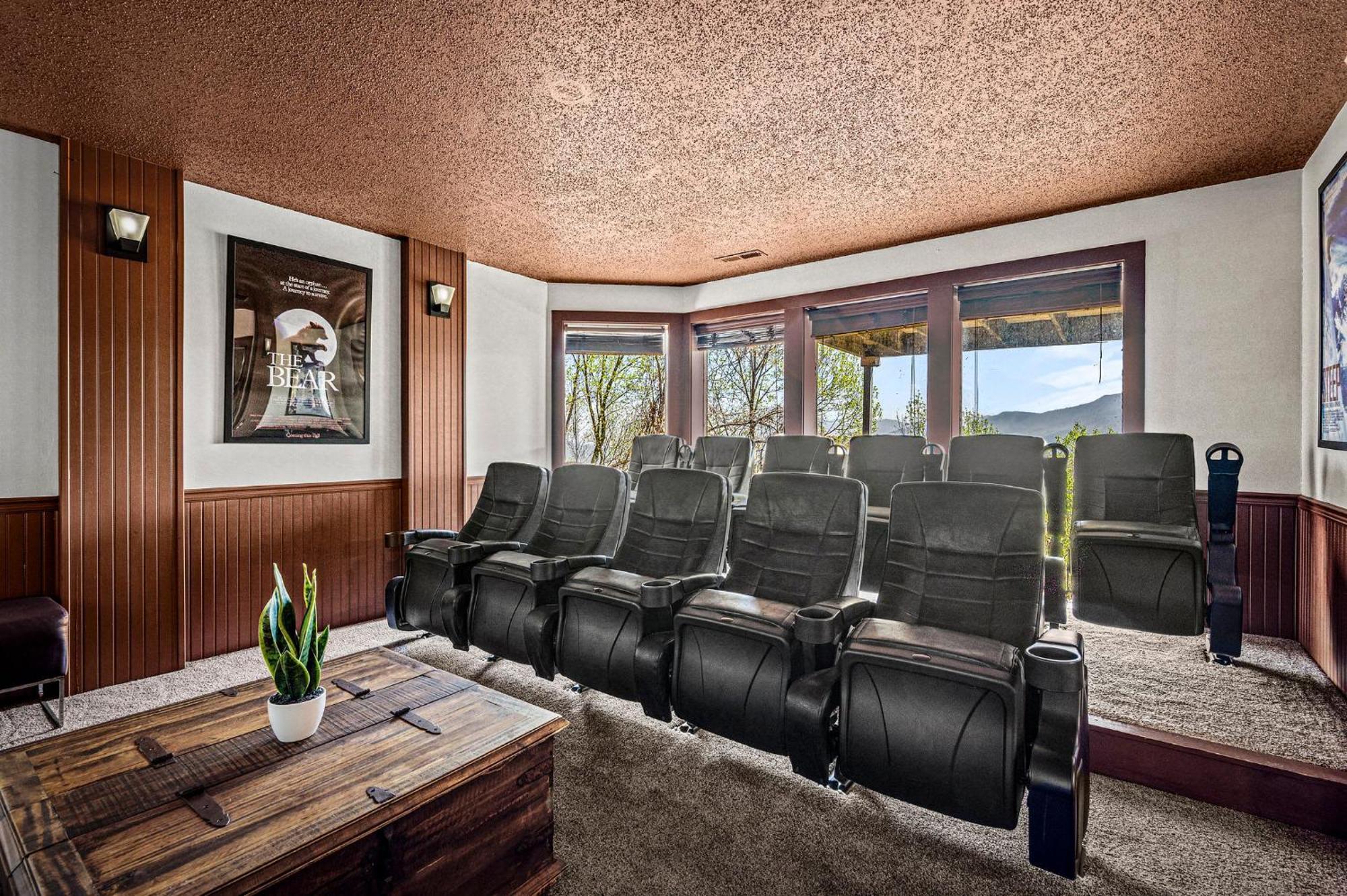 Great Family Vacation - Theatre - Games - Hot Tub Chalet *