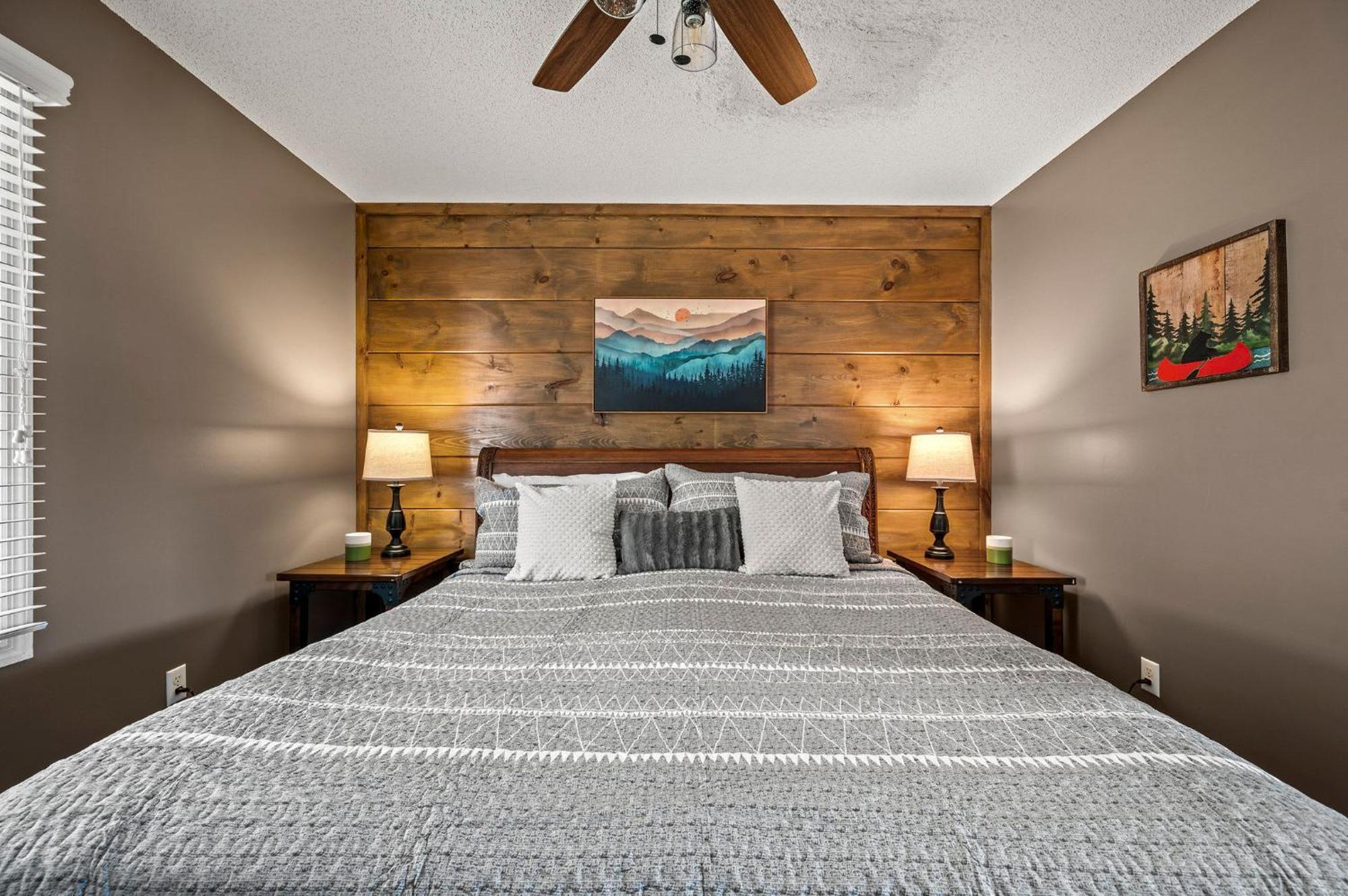 Great Family Vacation - Theatre - Games - Hot Tub Gatlinburg