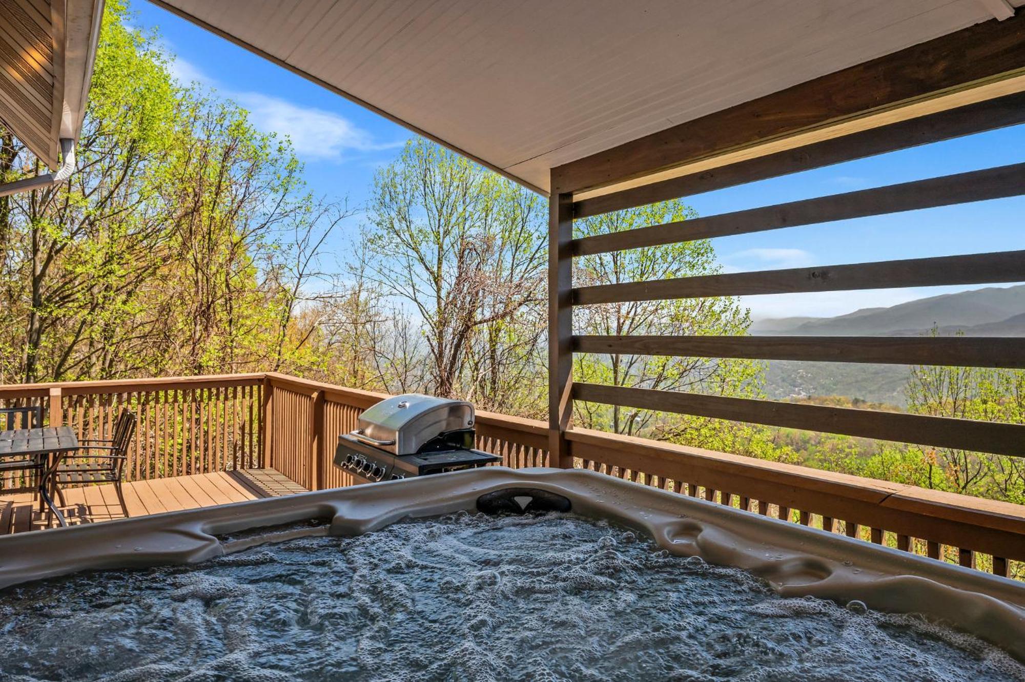 Great Family Vacation - Theatre - Games - Hot Tub Chalet *