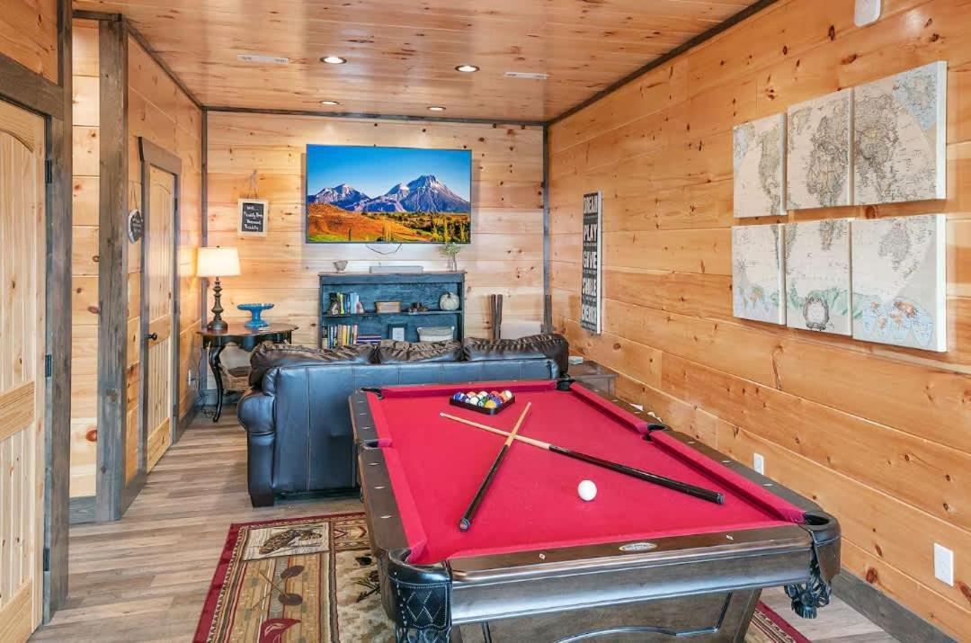 Prime Location W Hot Tub Games & Scenic Views Gatlinburg