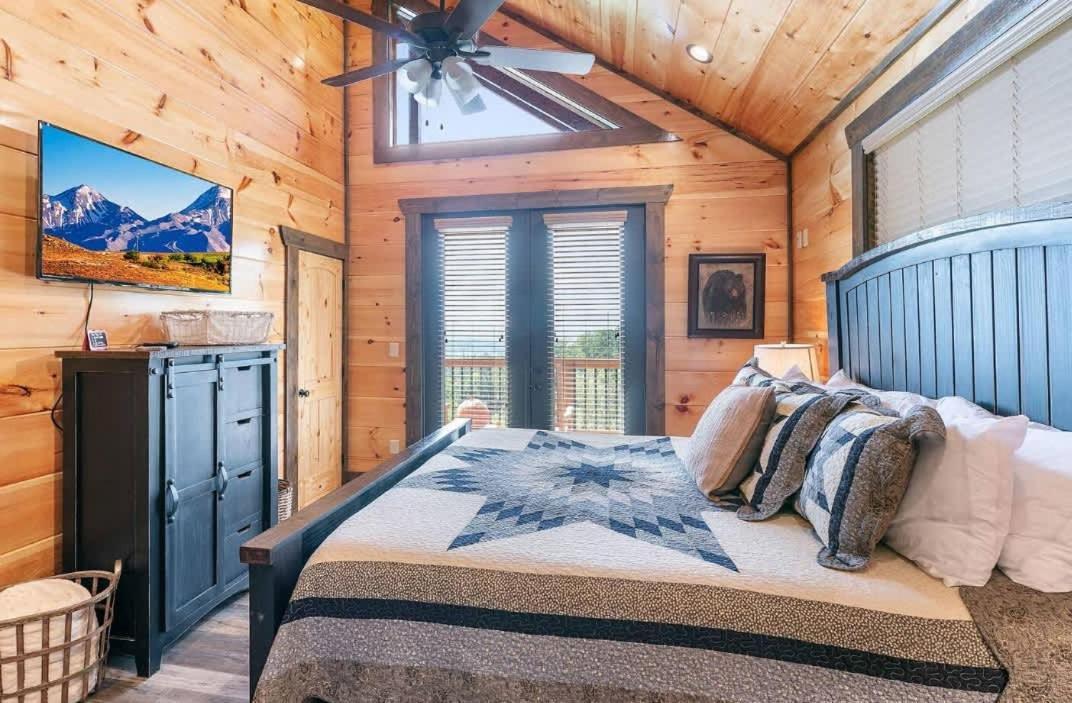 Prime Location W Hot Tub Games & Scenic Views * Gatlinburg