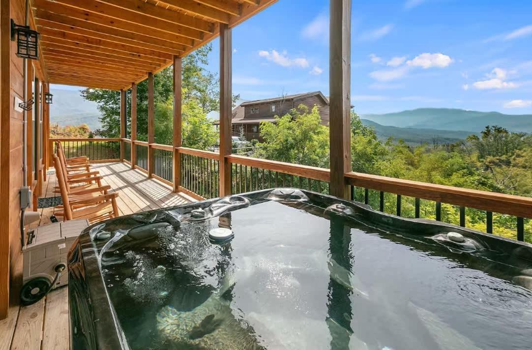 Prime Location W Hot Tub Games & Scenic Views *
