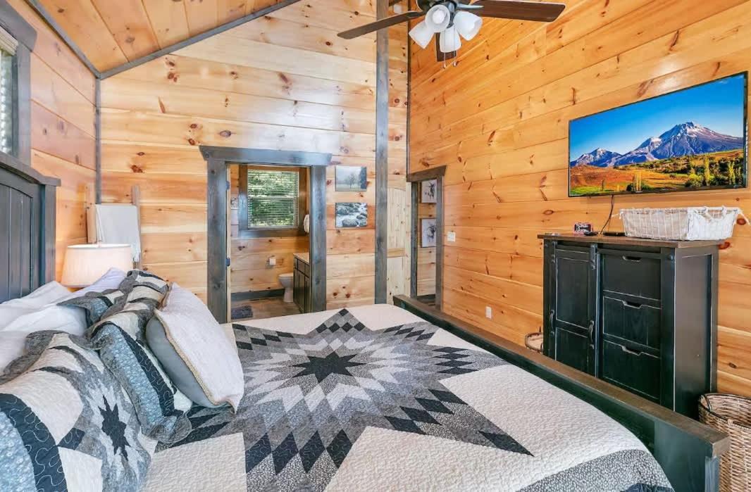 Prime Location W Hot Tub Games & Scenic Views * Gatlinburg