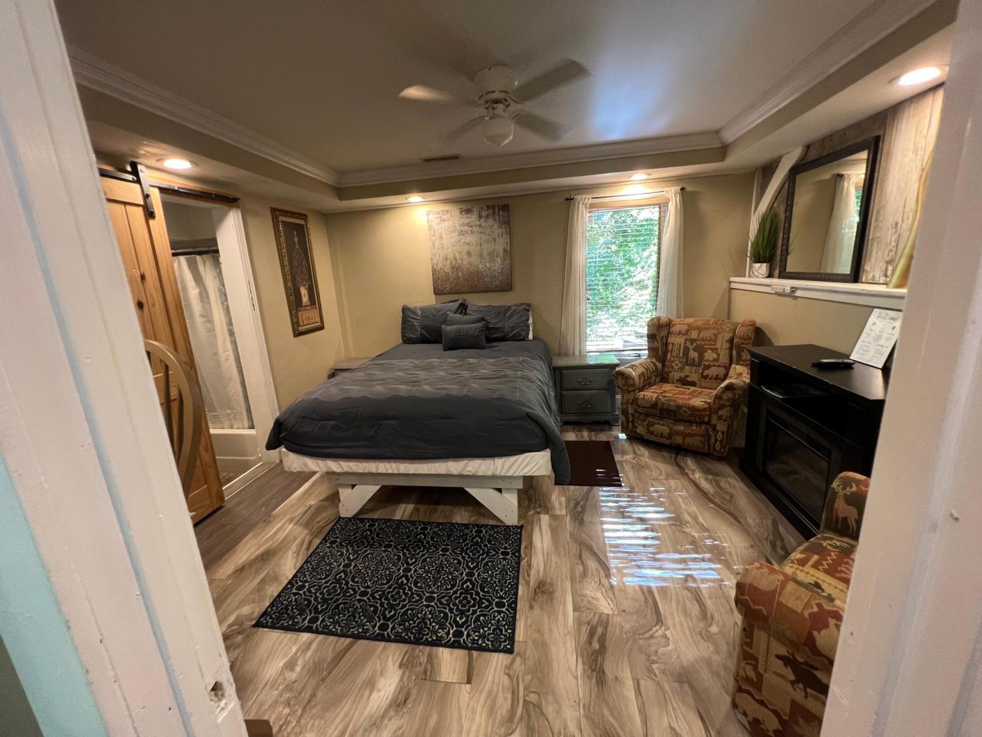 Apartment Smoky Mountain High -420 & Pet Friendly Gatlinburg