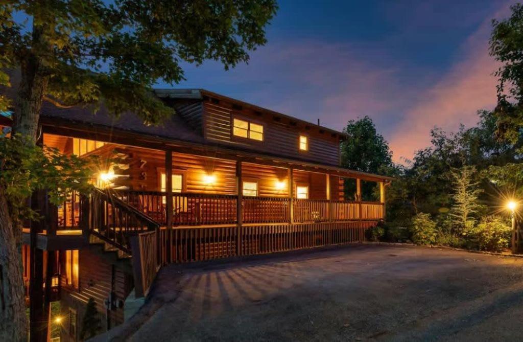 Mountain Views W Hot Tub Firepit & Game *
