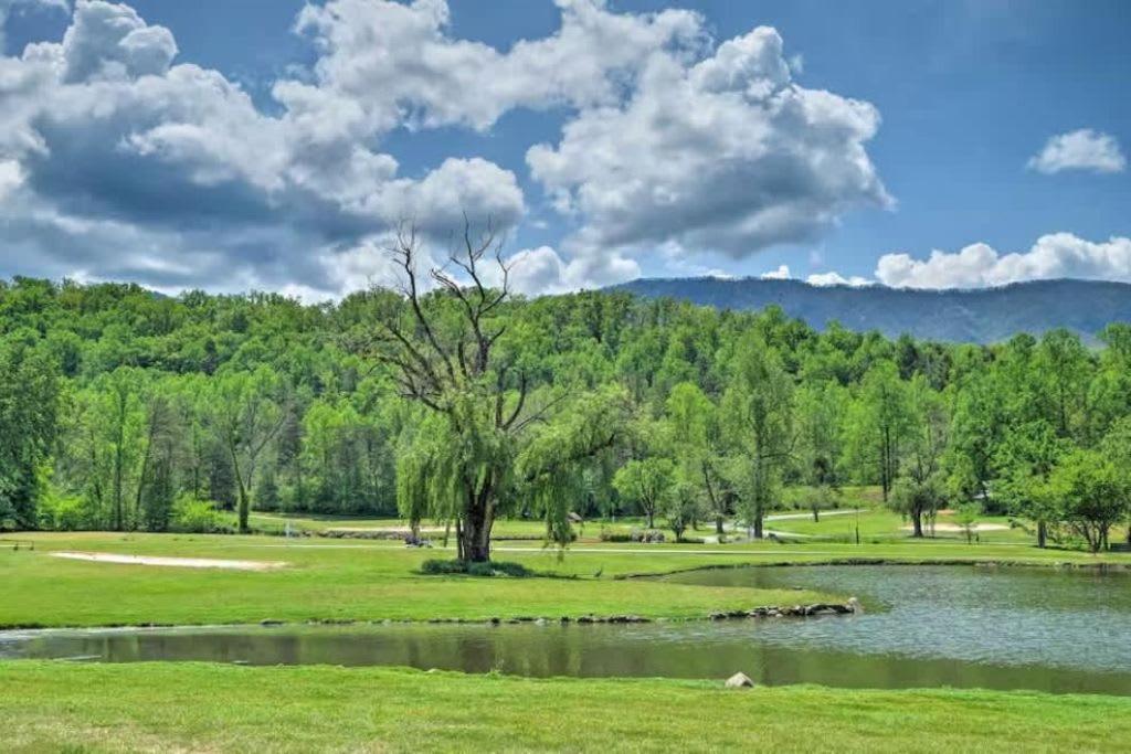 Holiday home Mountain Views W Hot Tub Firepit & Game *