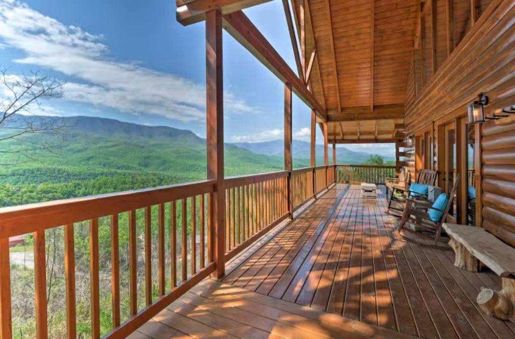 Mountain Views W Hot Tub Firepit & Game
