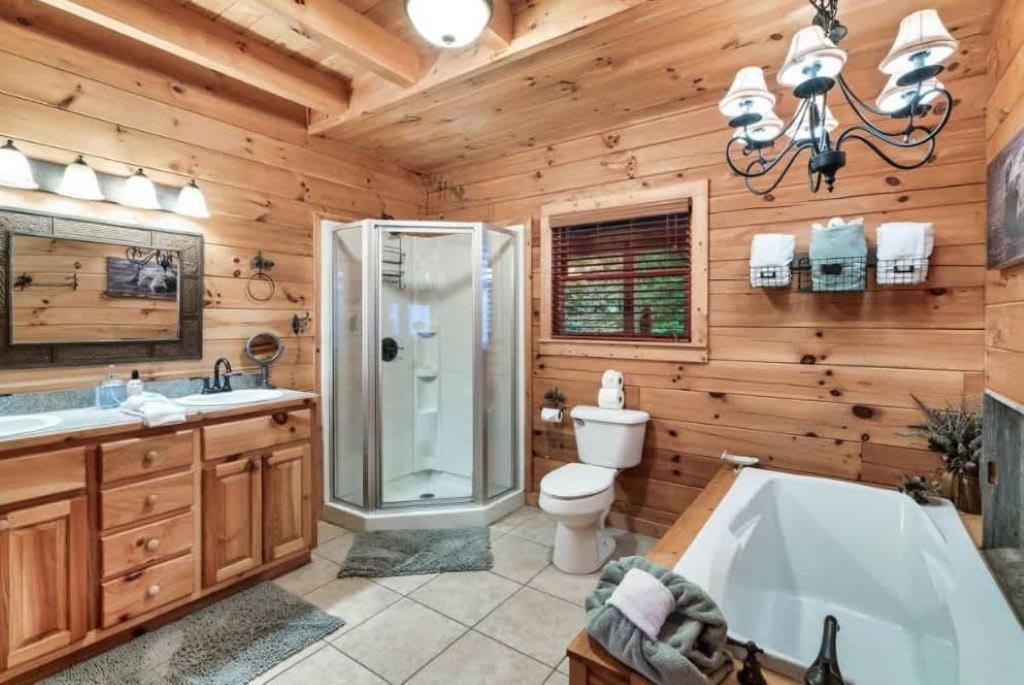 Mountain Views W Hot Tub Firepit & Game * Gatlinburg