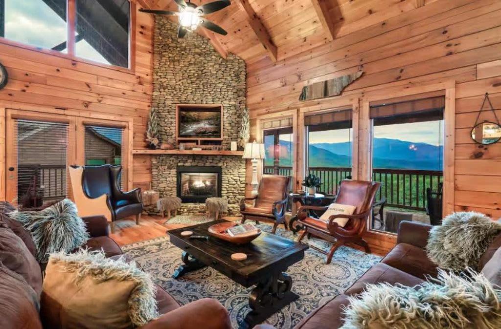 Mountain Views W Hot Tub Firepit & Game Holiday home Gatlinburg