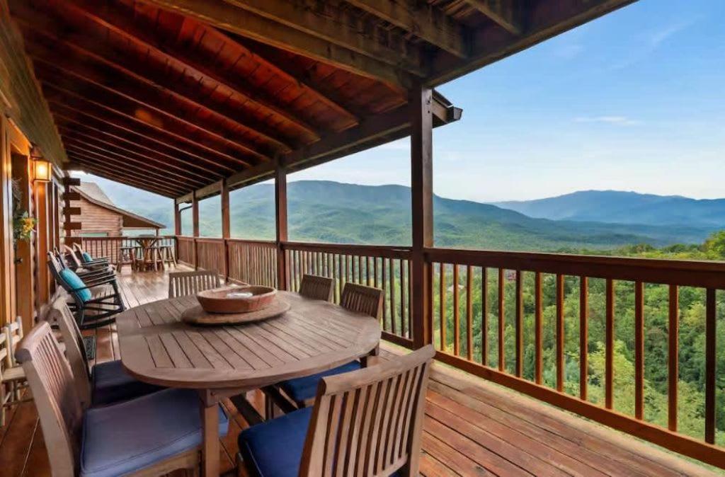 Mountain Views W Hot Tub Firepit & Game