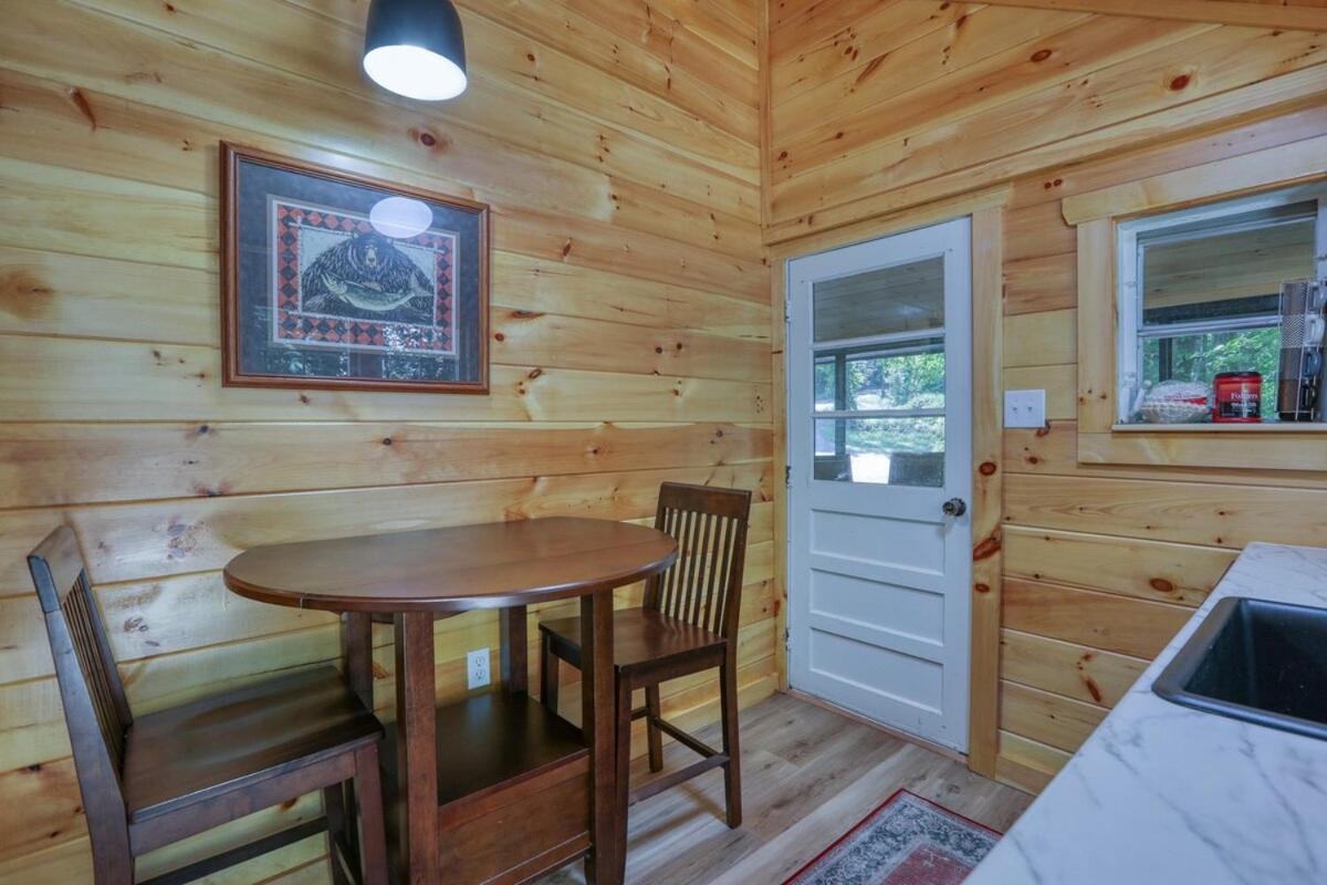 Firefly Haven - Summer Oasis With Hot Tub *