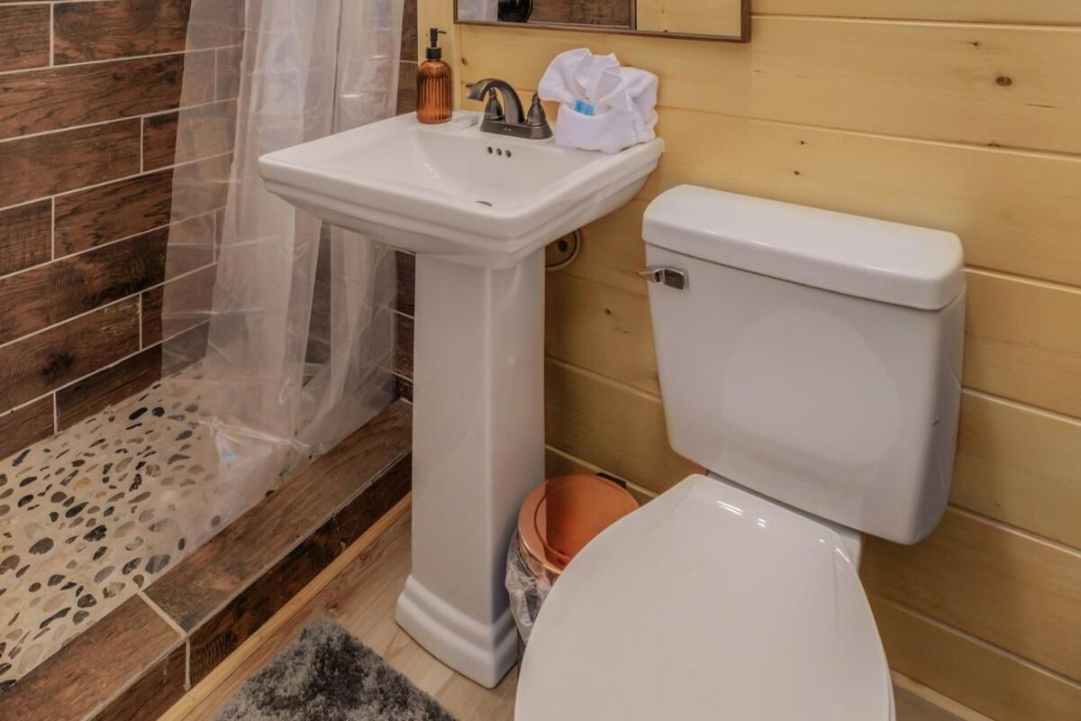 Firefly Haven - Summer Oasis With Hot Tub * Gatlinburg