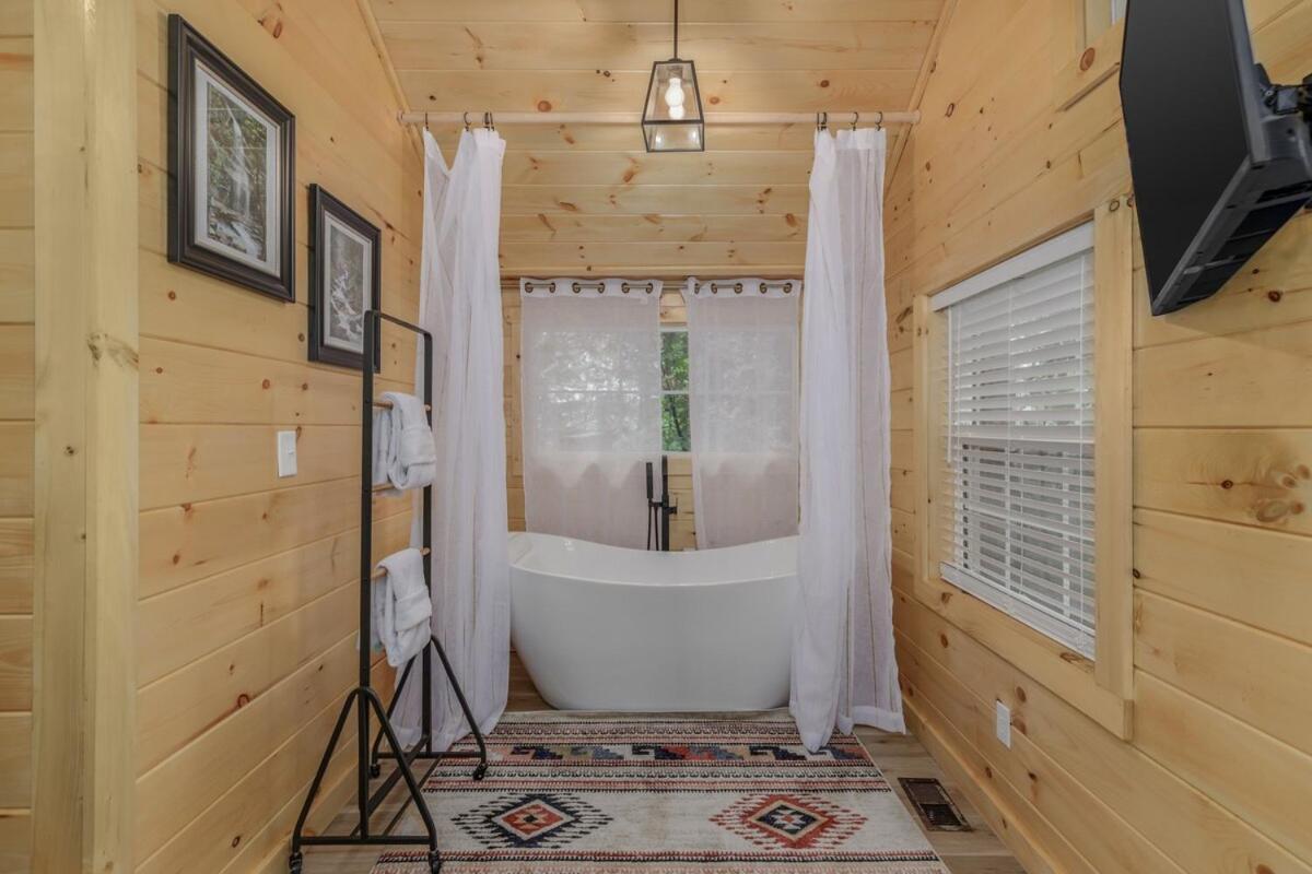 Firefly Haven - Summer Oasis With Hot Tub Holiday home Gatlinburg