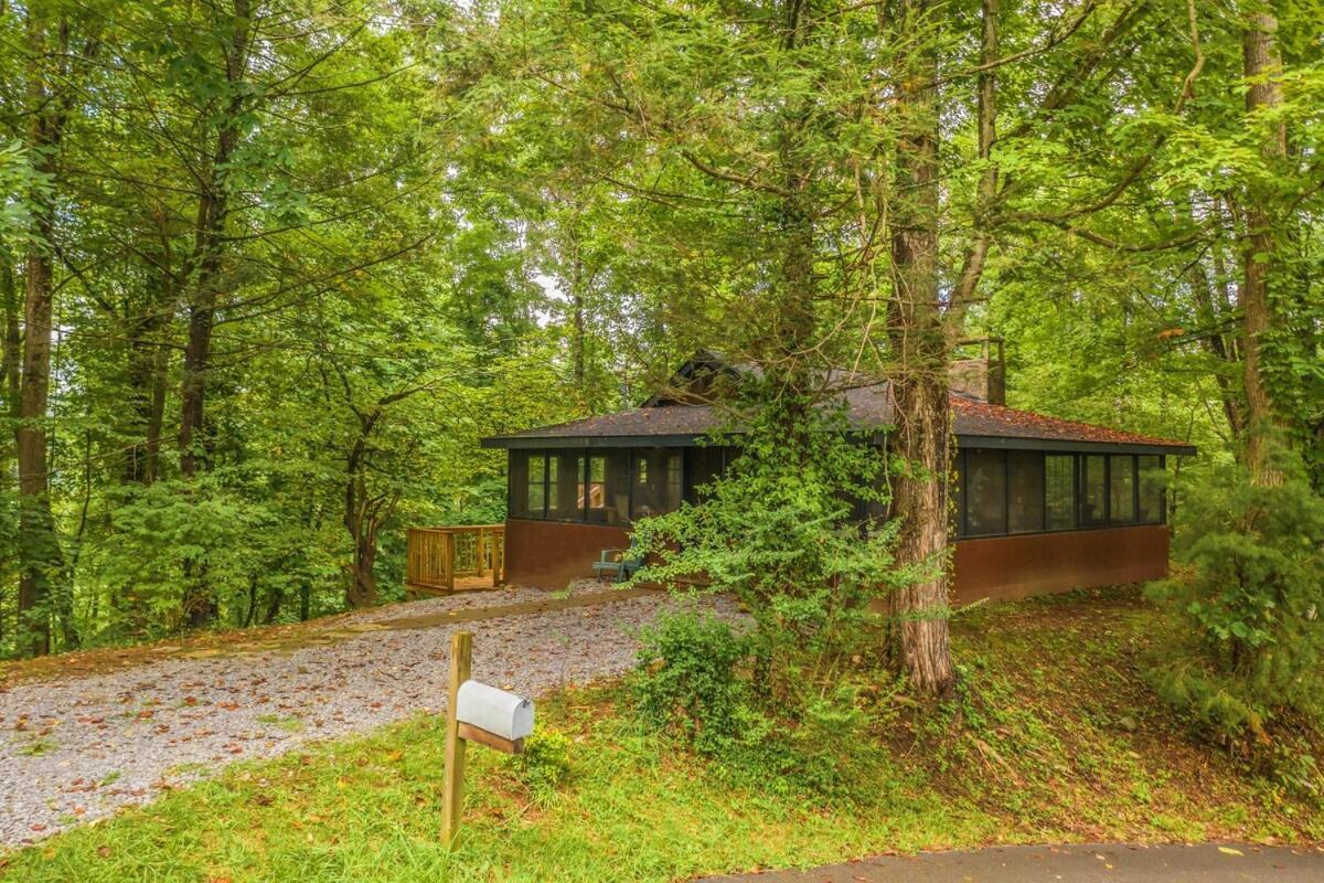 Firefly Haven - Summer Oasis With Hot Tub * Gatlinburg