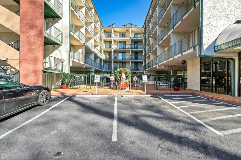 Serenity Of Gatlinburg*indoor & Outdoor Pool Apartment *