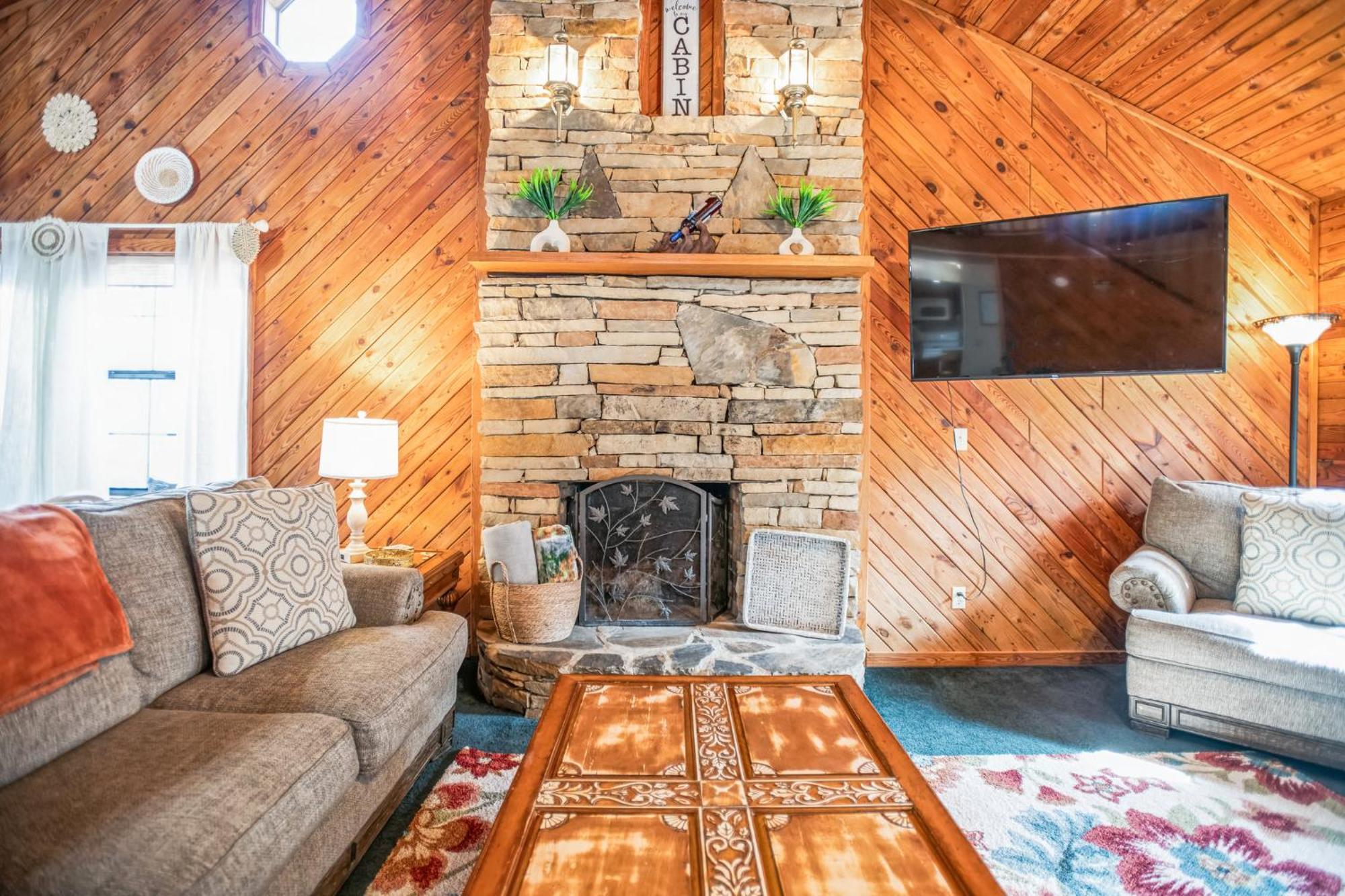 Spacious Hot Tub King Beds Game Holiday home *