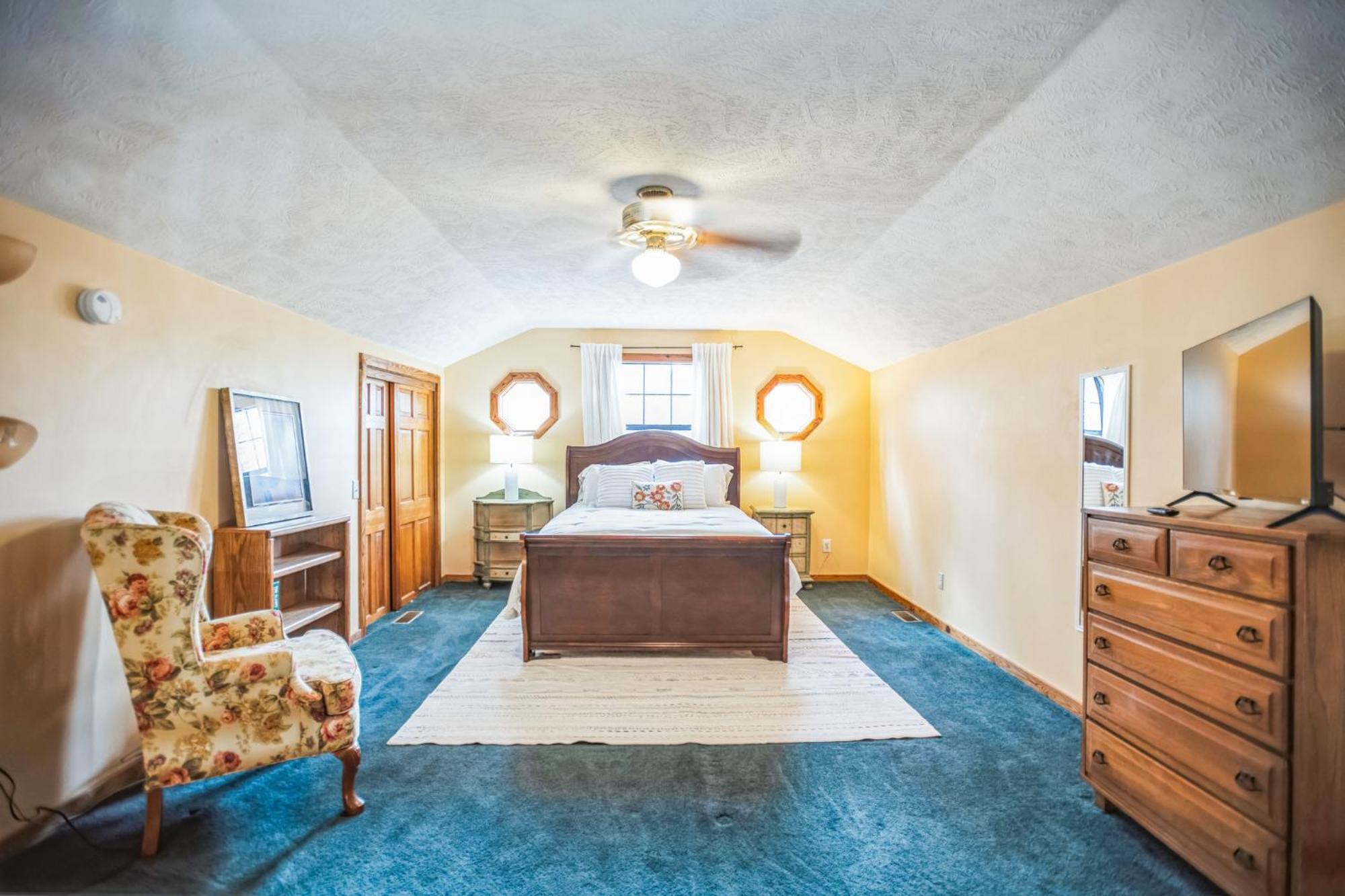 Spacious Hot Tub King Beds Game Holiday home Gatlinburg