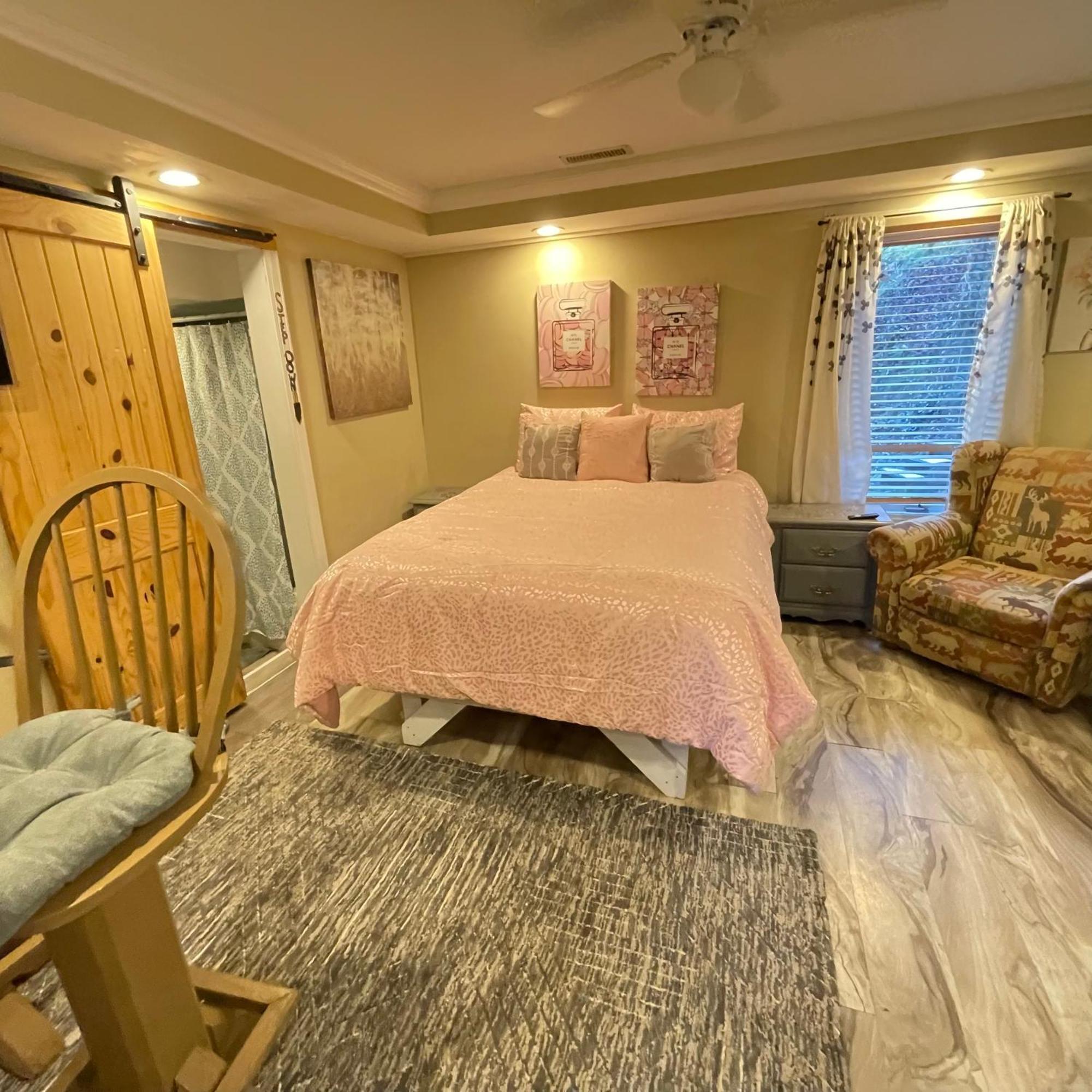 Apartment Smoky Mountain High -420 & Pet Friendly