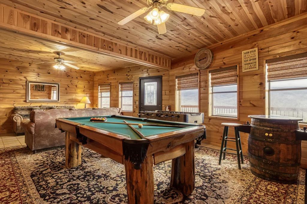 Holiday home Moonshine Memories, Mtn Views, Hot Tub, Wifi, 1089 Free Tickets Each Paid Day, Dollywood And