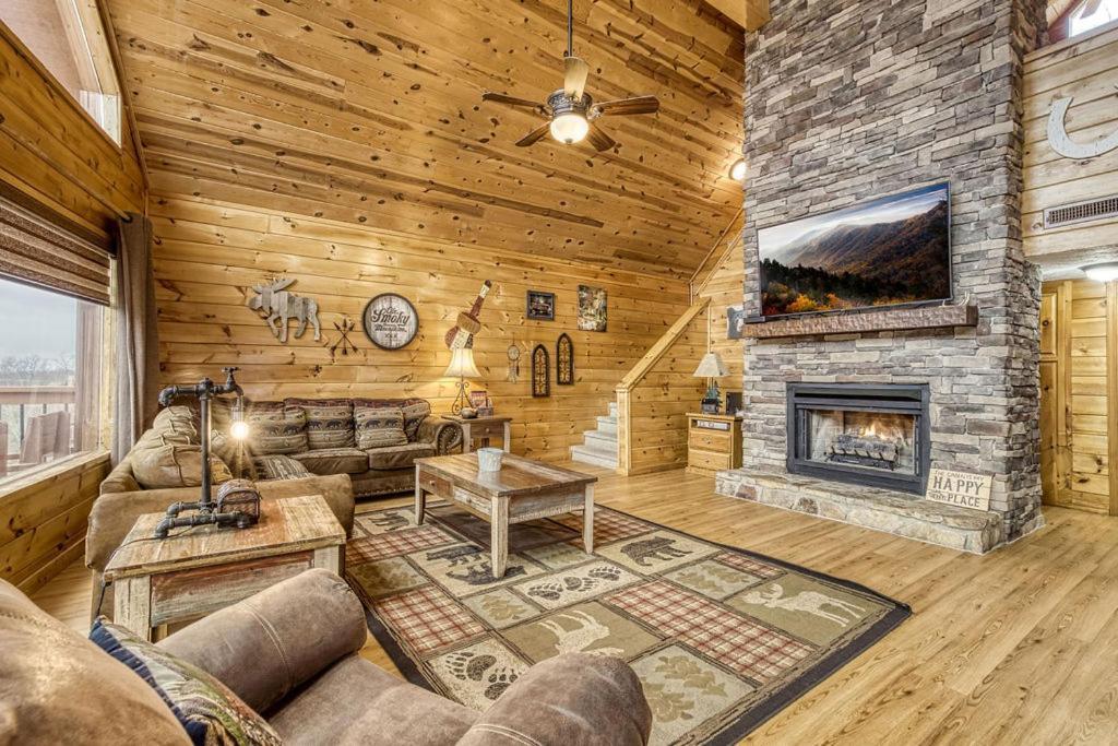 Moonshine Memories, Mtn Views, Hot Tub, Wifi, 1089 Free Tickets Each Paid Day, Dollywood And * Gatlinburg