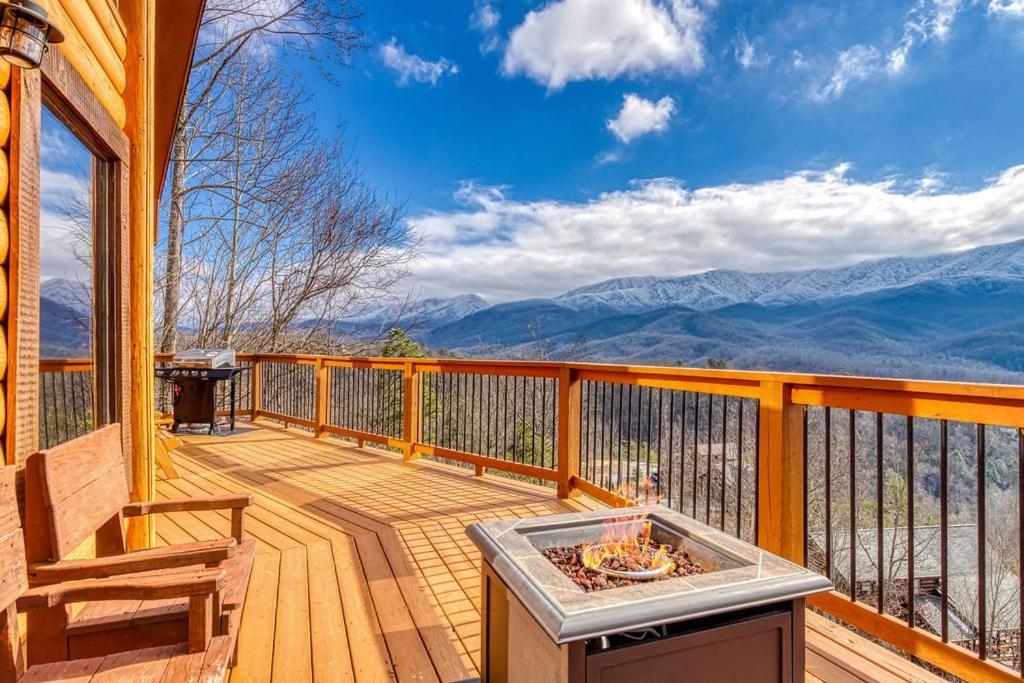 Moonshine Memories, Mtn Views, Hot Tub, Wifi, 1089 Free Tickets Each Paid Day, Dollywood And *